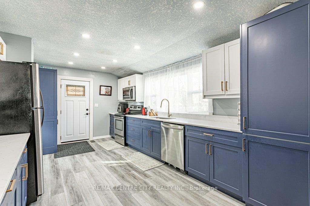 Photo 13 of 52 Princess Avenue, St. Thomas — HOMEH