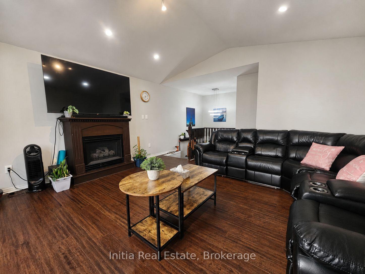 Photo 22 of 34 Bellrock Crescent, London, East D — HOMEH