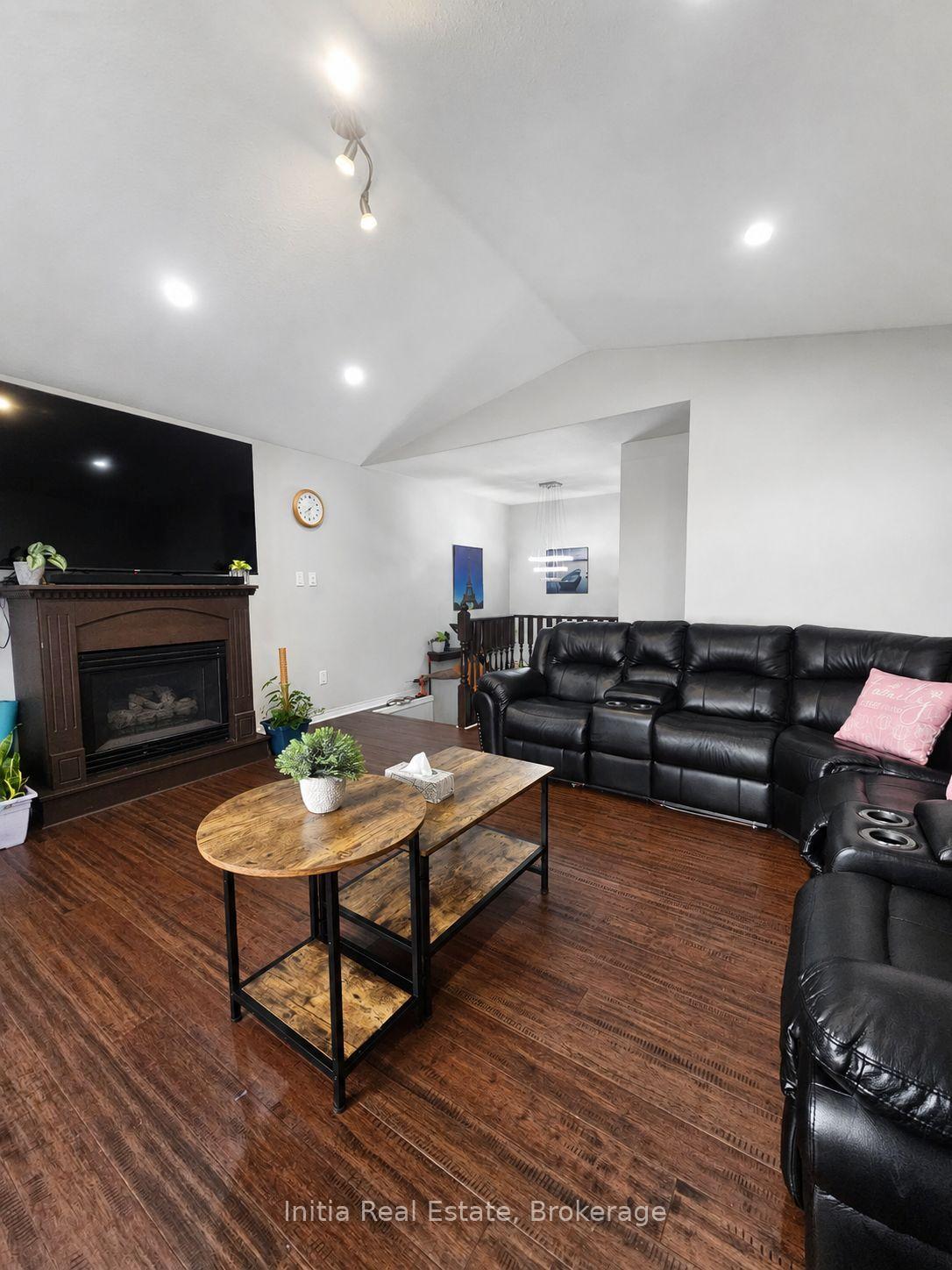 Photo 25 of 34 Bellrock Crescent, London, East D — HOMEH