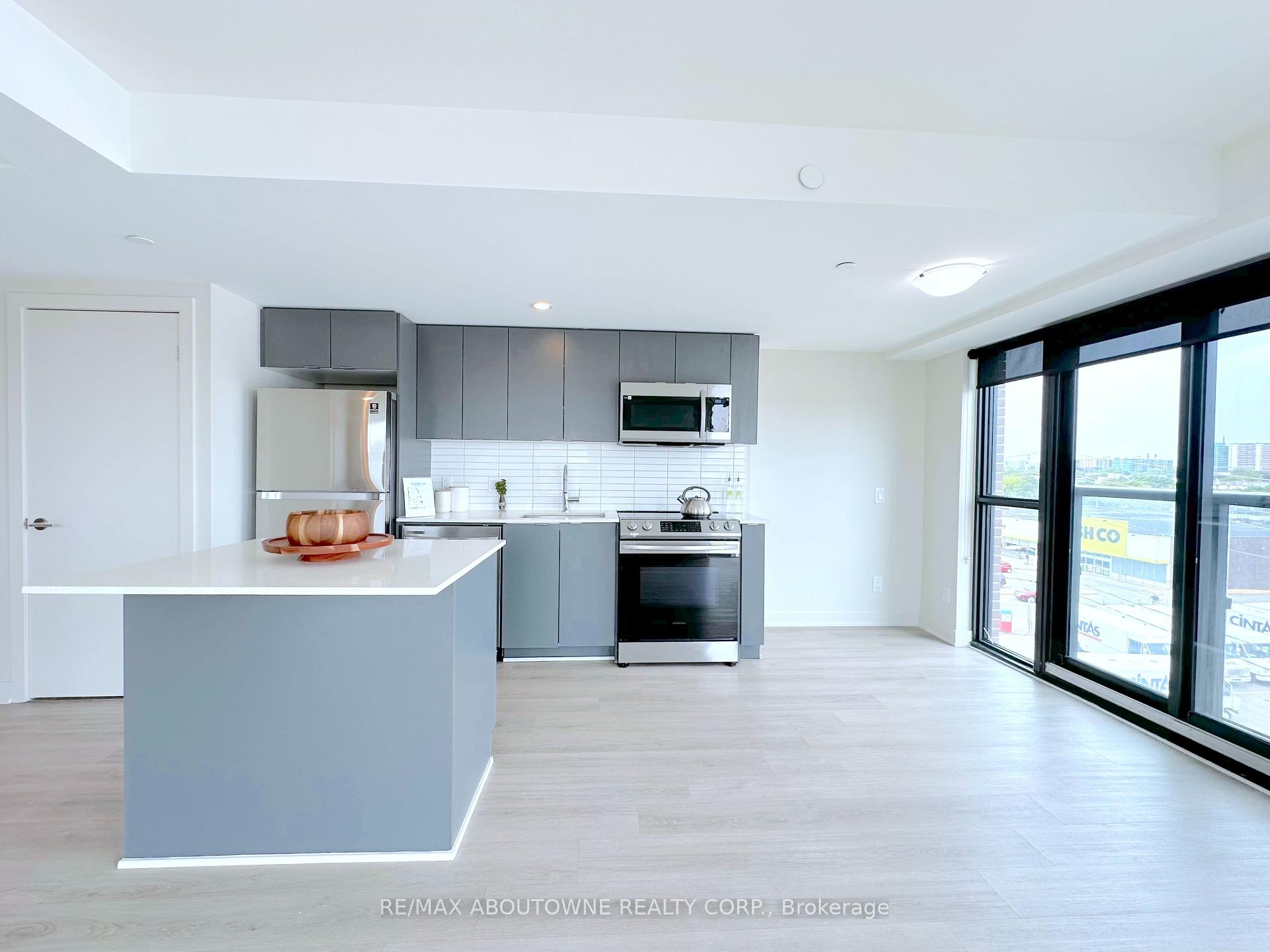 Photo 4 of Unit 521, 3385 Dundas Street W, Toronto, Runnymede-Bloor West Village — HOMEH