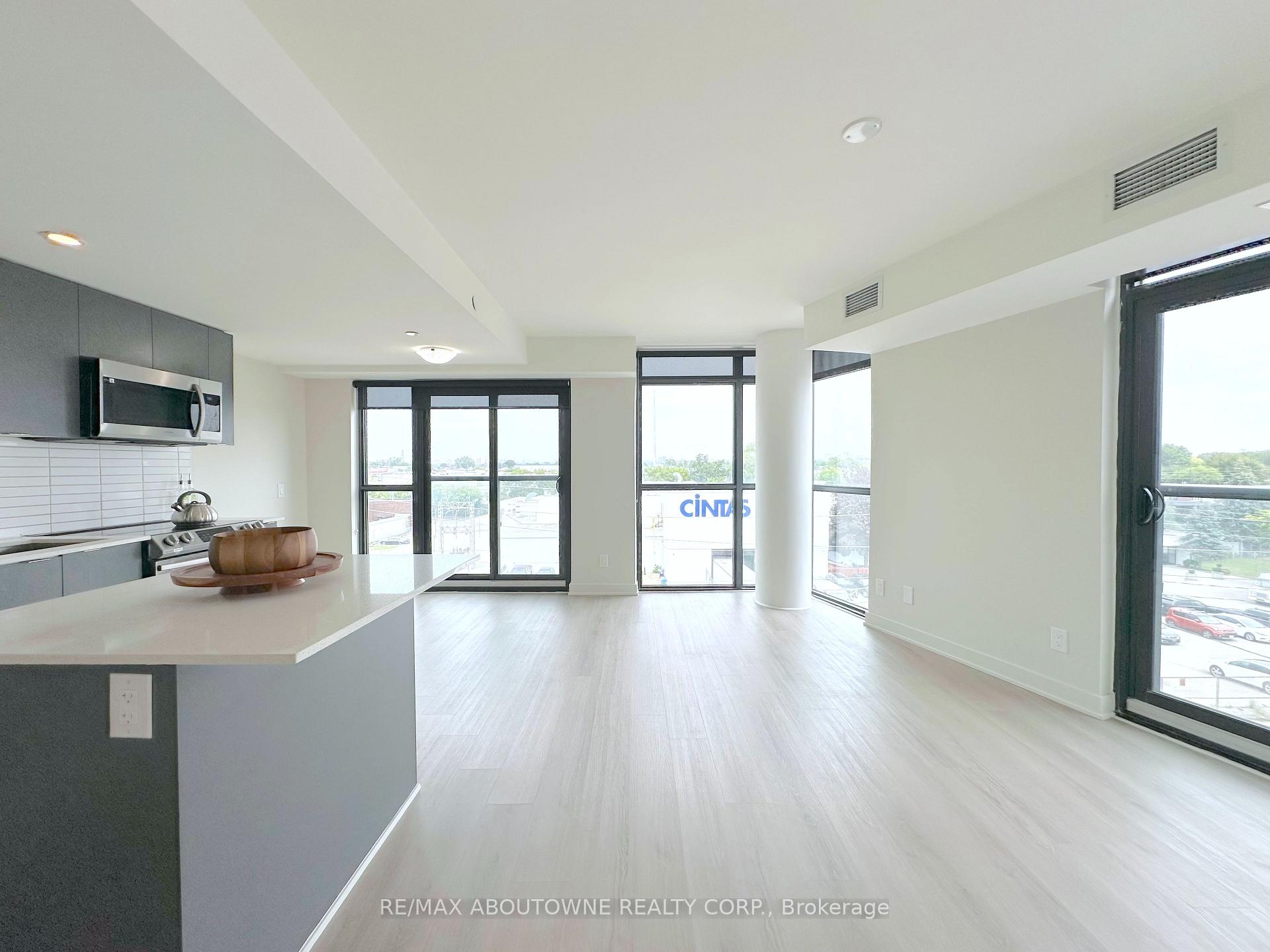 Photo 5 of Unit 521, 3385 Dundas Street W, Toronto, Runnymede-Bloor West Village — HOMEH