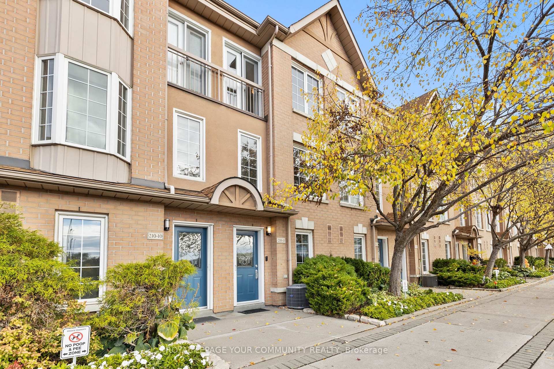 Photo 1 of Unit 11, 210 Manitoba Street, Etobicoke, Mimico — HOMEH