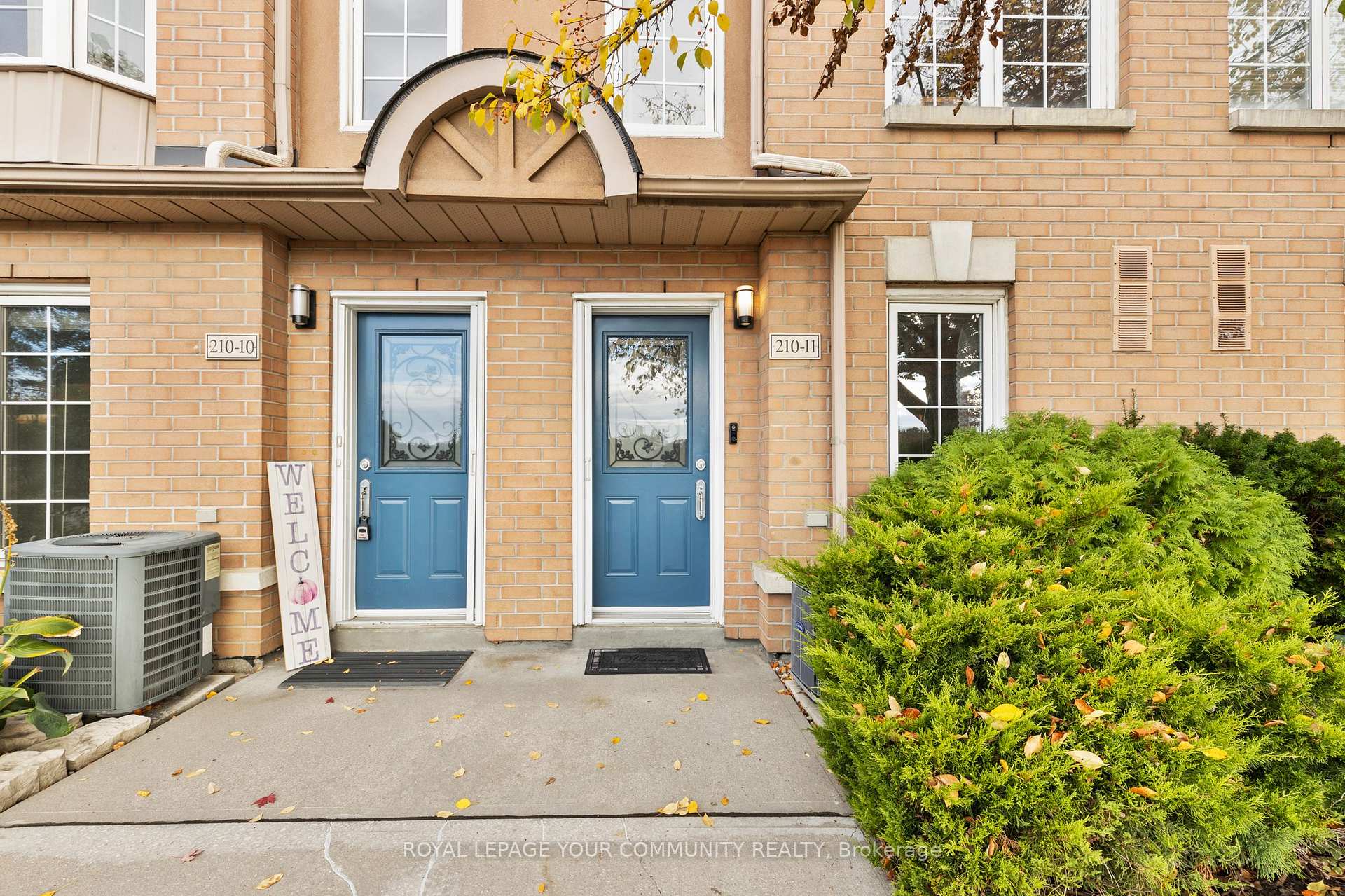 Photo 2 of Unit 11, 210 Manitoba Street, Etobicoke, Mimico — HOMEH