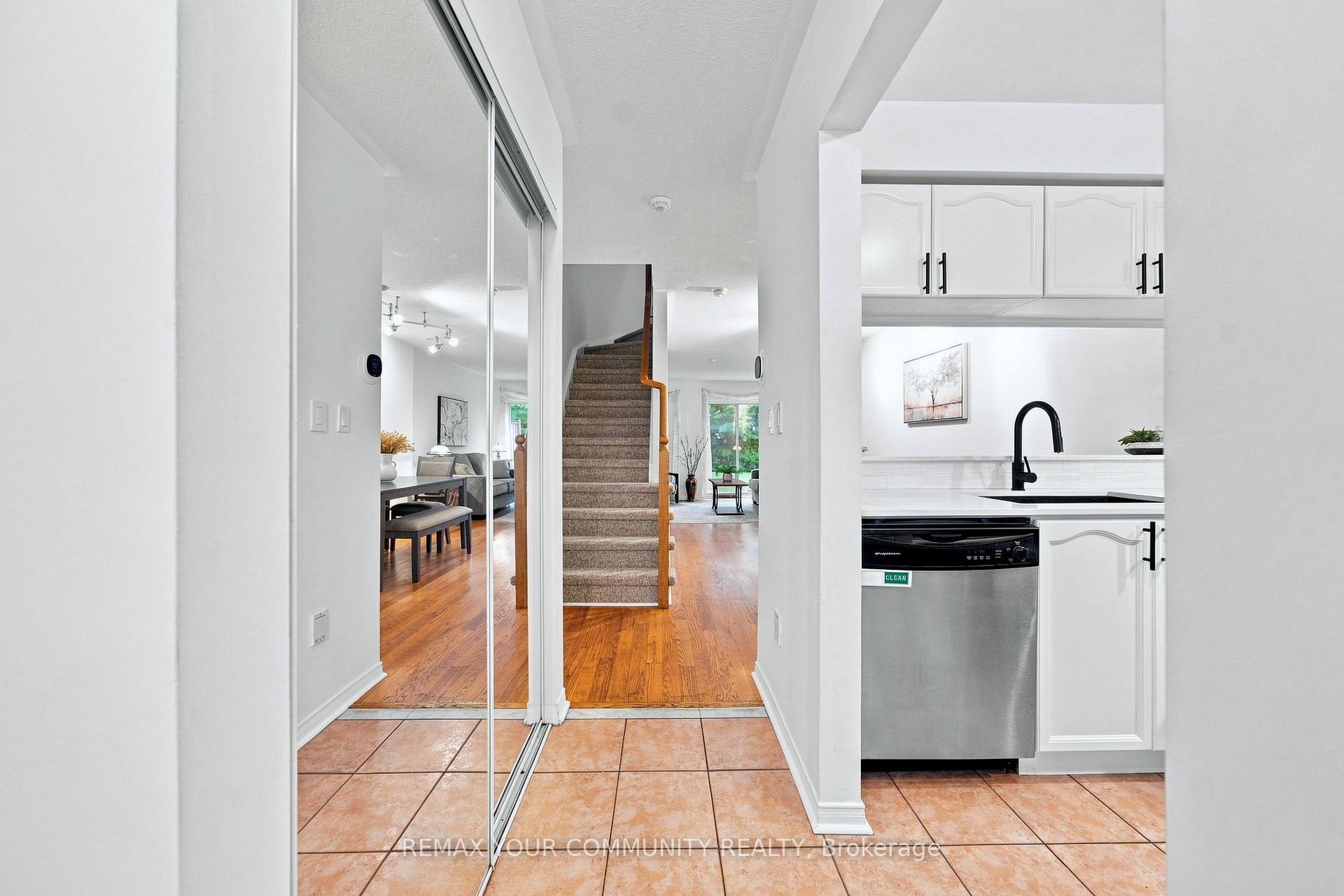 Photo 4 of Unit 11, 210 Manitoba Street, Etobicoke, Mimico — HOMEH