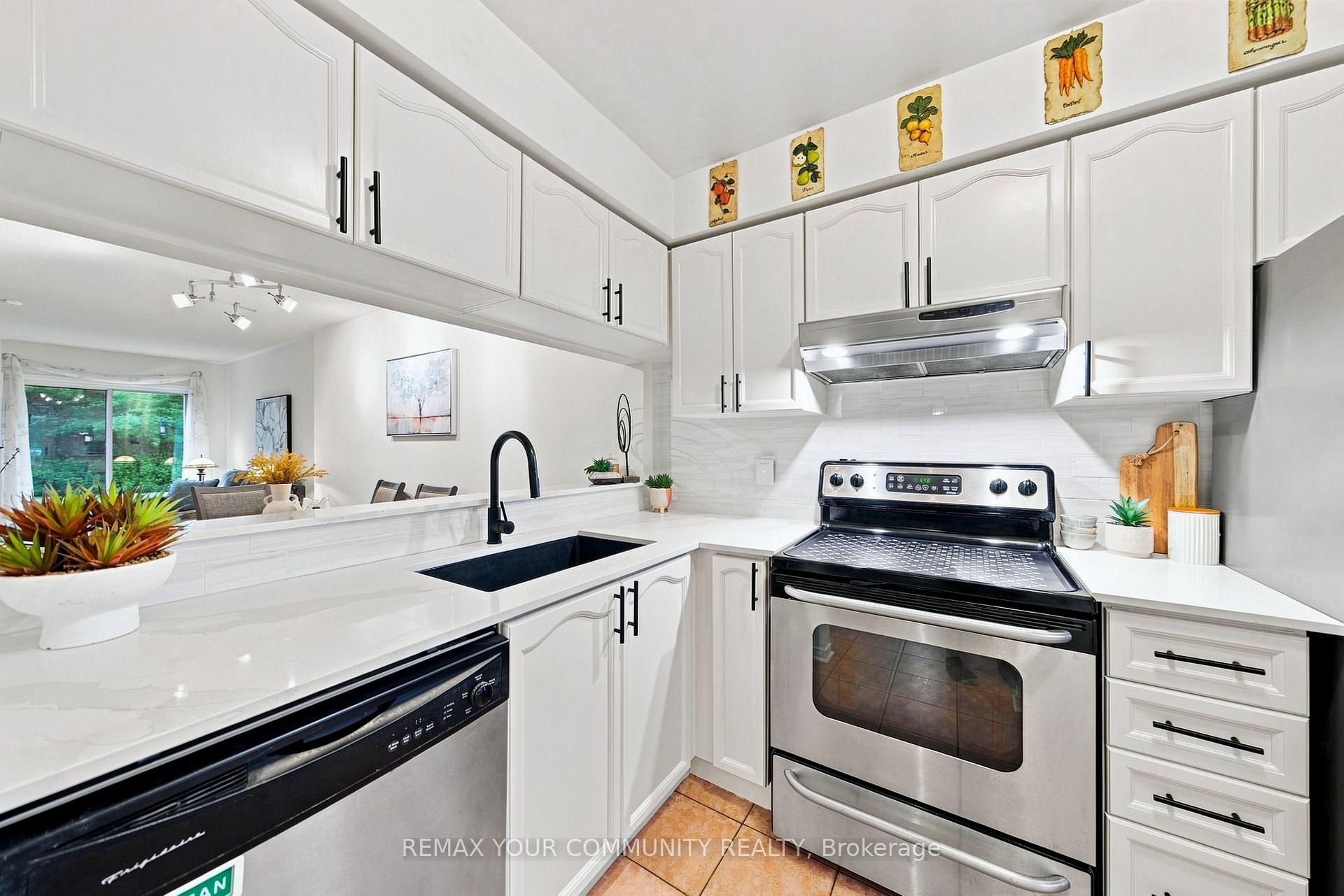 Photo 5 of Unit 11, 210 Manitoba Street, Etobicoke, Mimico — HOMEH