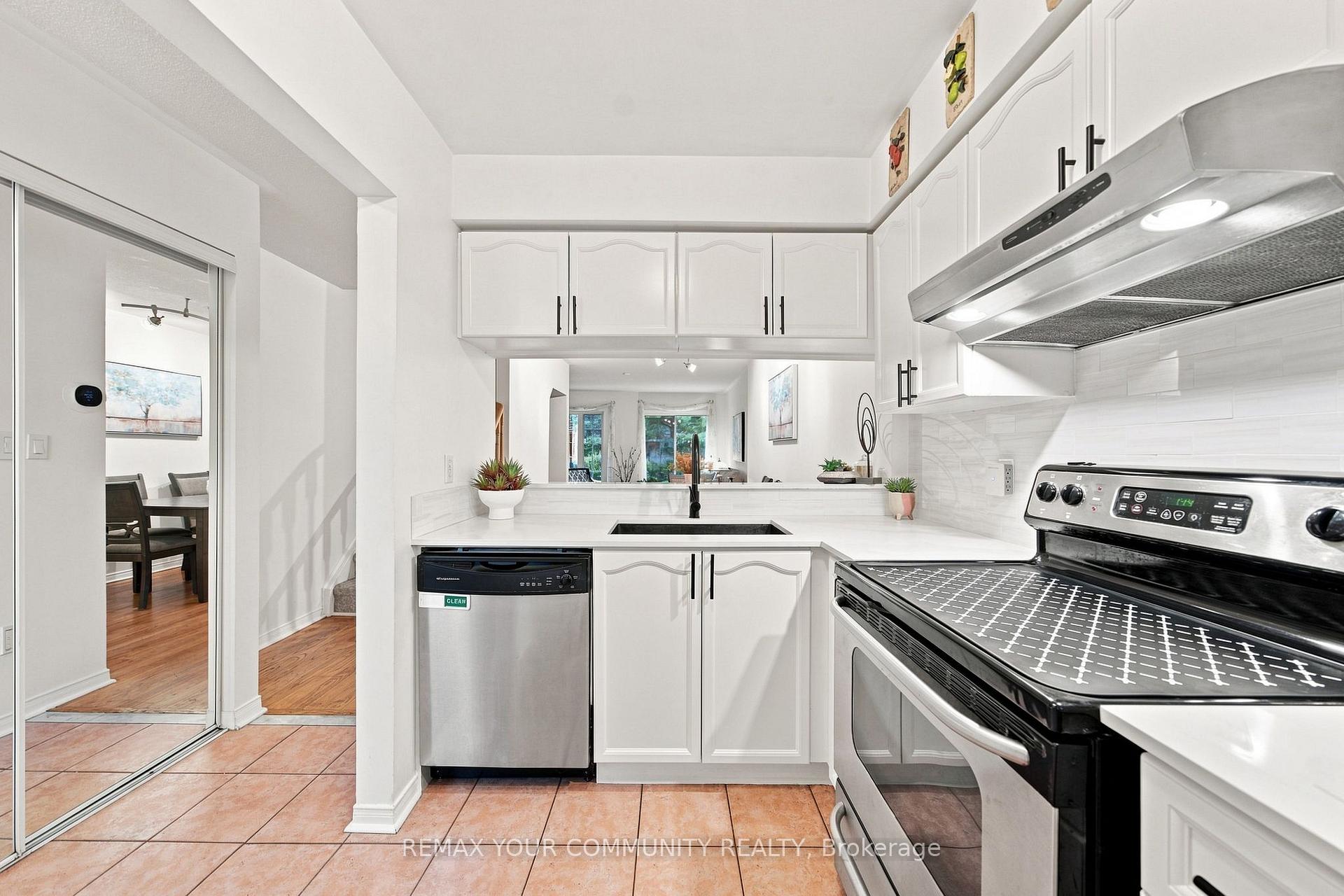 Photo 7 of Unit 11, 210 Manitoba Street, Etobicoke, Mimico — HOMEH
