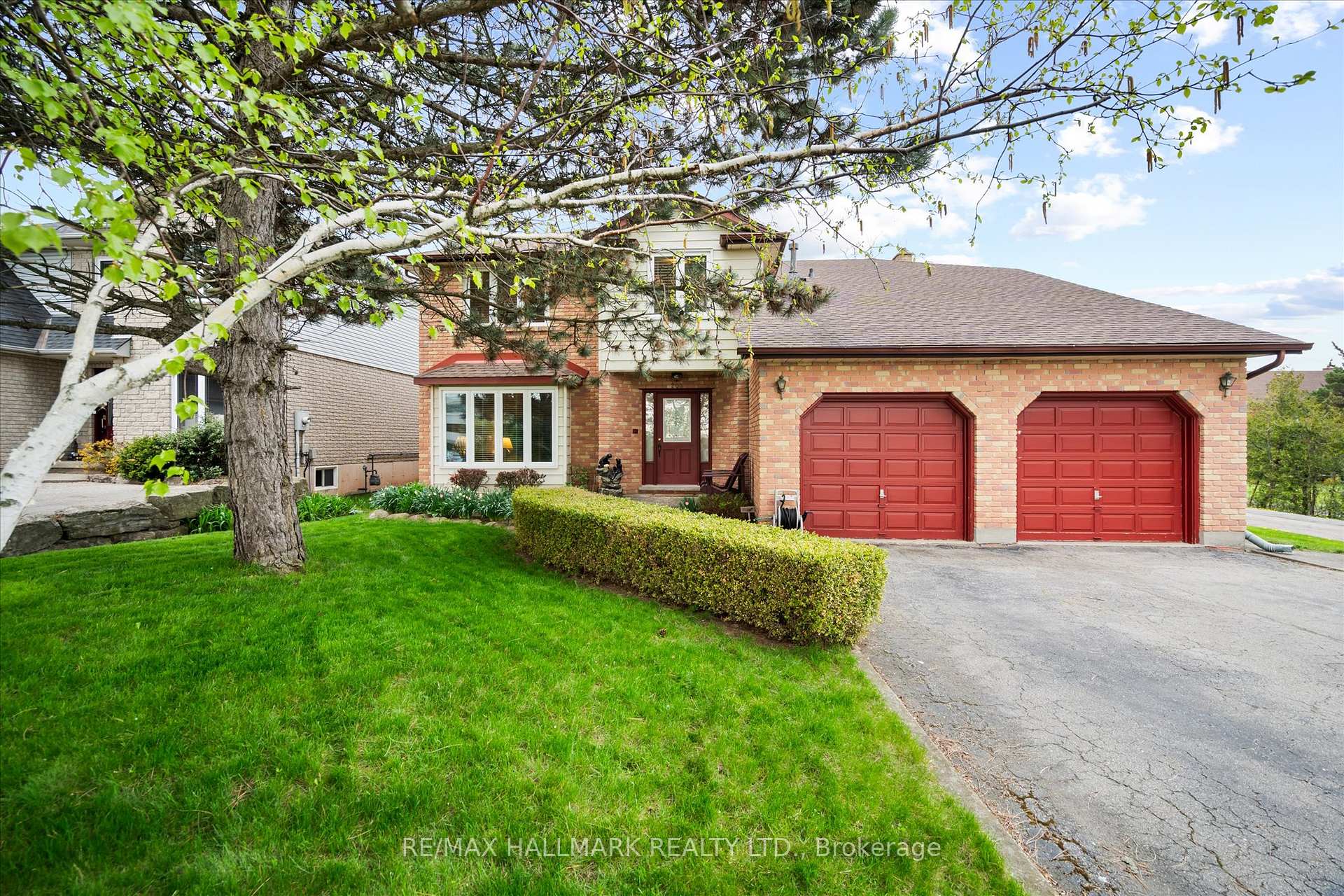 Photo 2 of 203 Jones Road, Hamilton, Stoney Creek — HOMEH