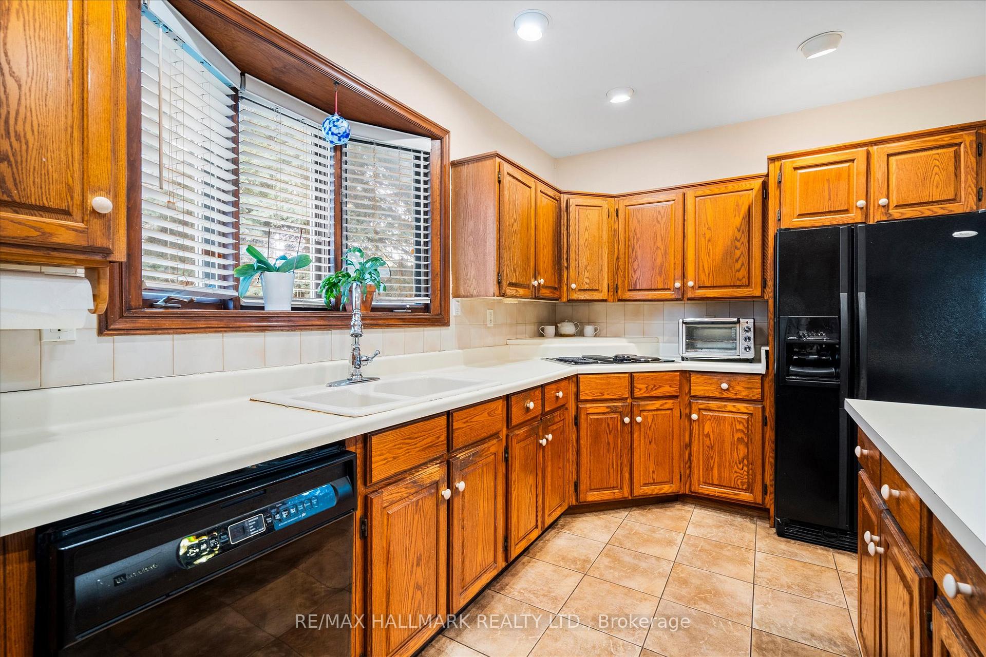Photo 14 of 203 Jones Road, Hamilton, Stoney Creek — HOMEH
