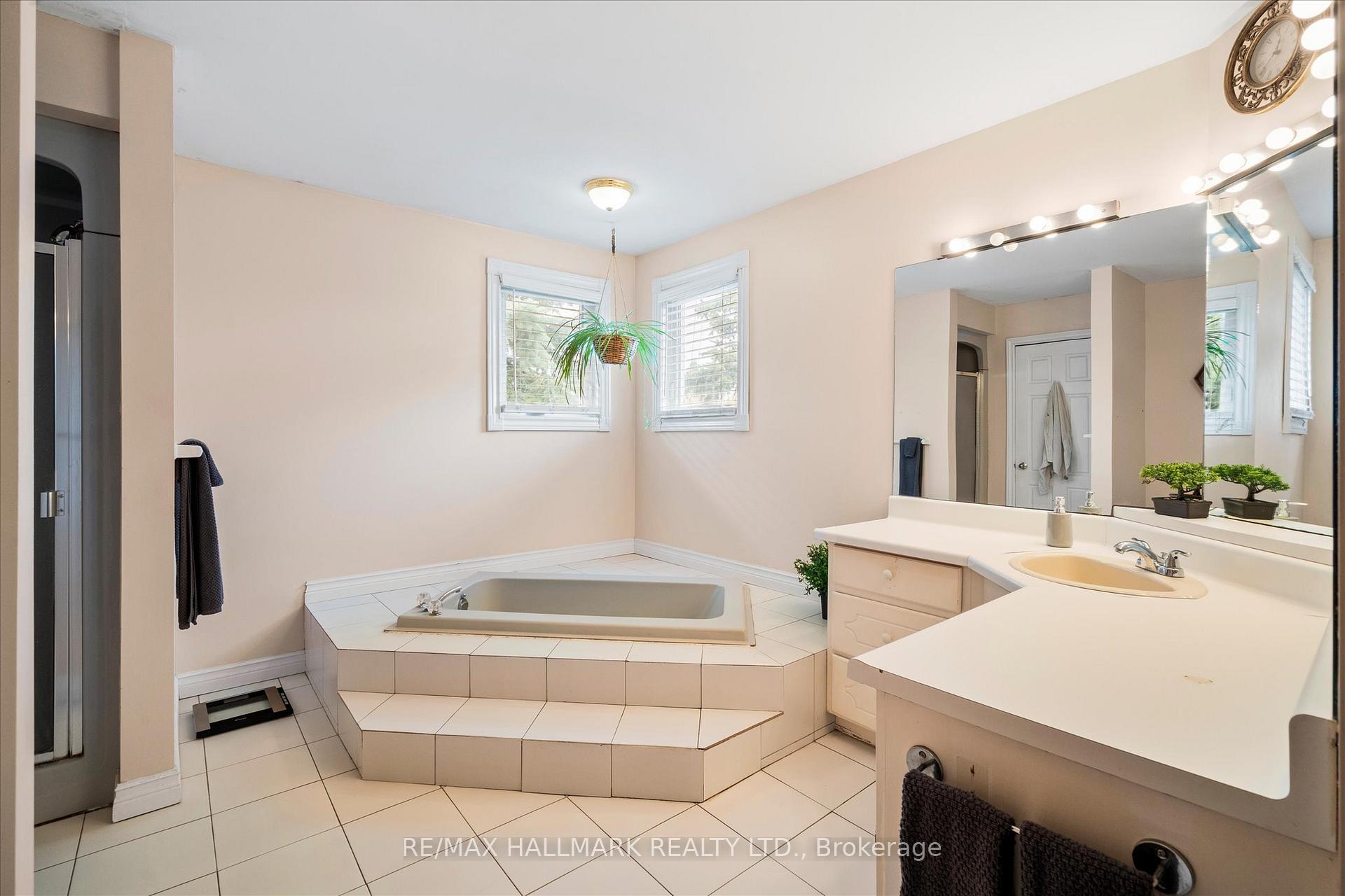 Photo 32 of 203 Jones Road, Hamilton, Stoney Creek — HOMEH