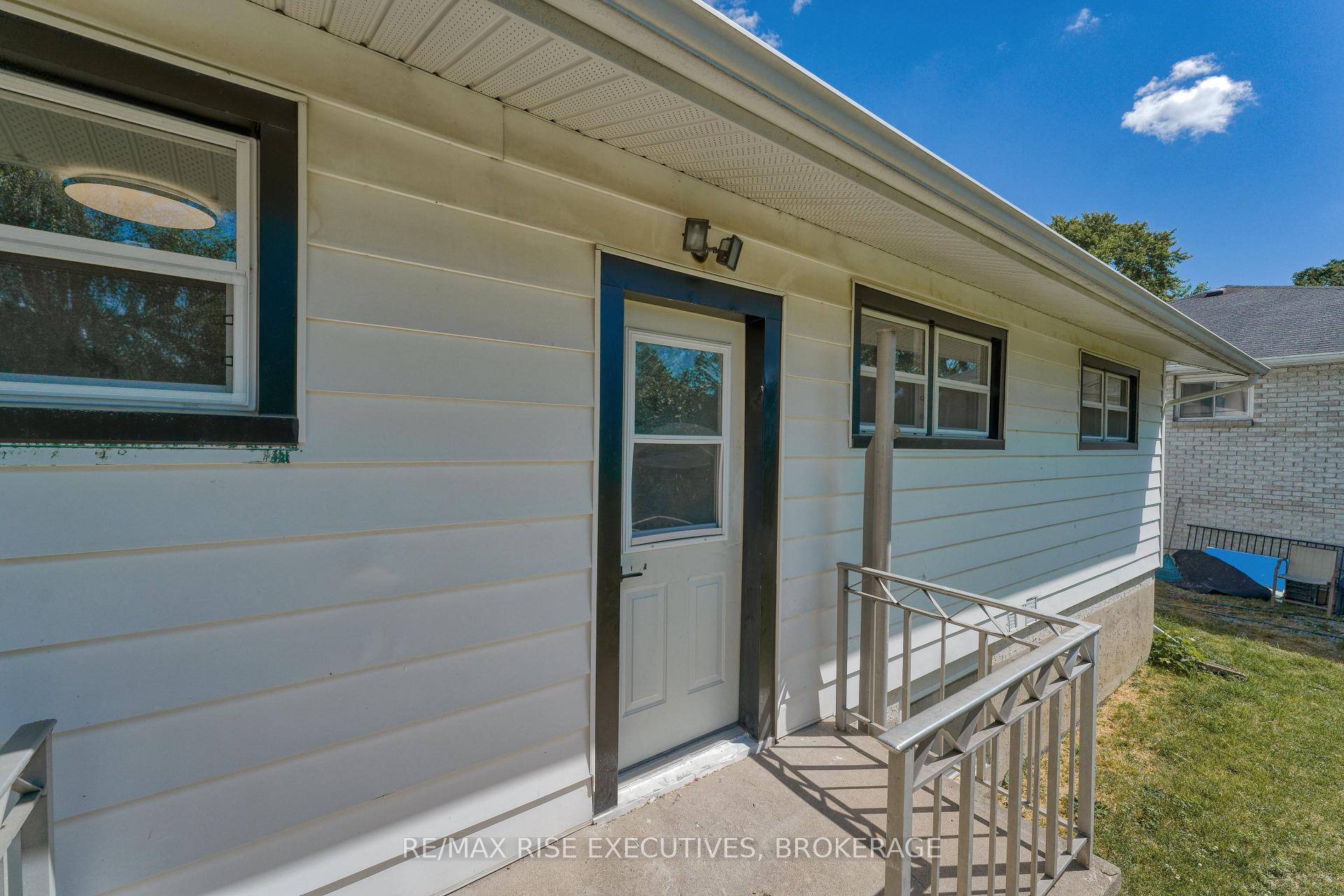 Photo 2 of Unit 2, 1640 Mary Street, Kingston, South of Taylor-Kidd Blvd — HOMEH