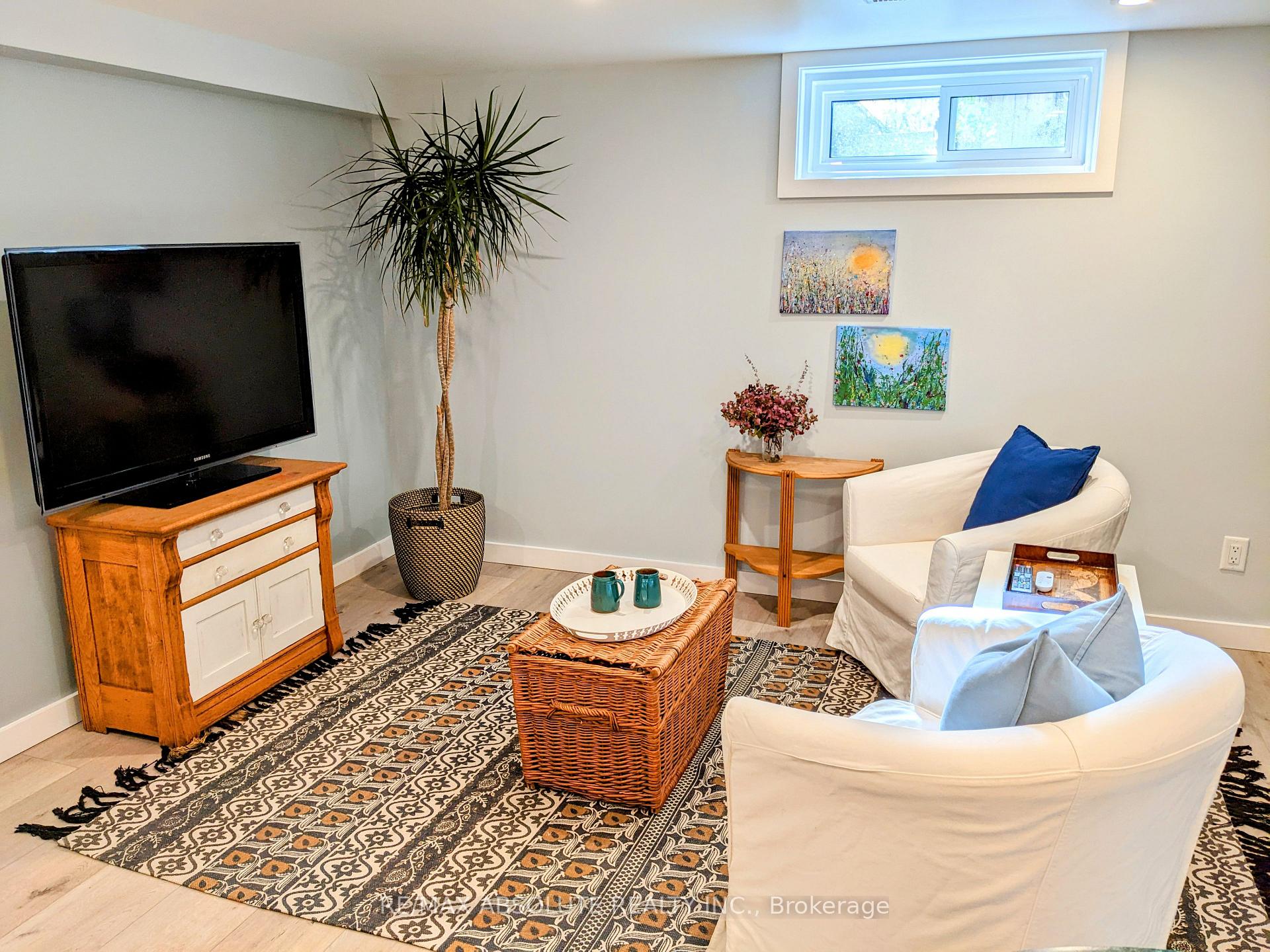 Photo 4 of Unit A, 836 Quinlan Road, Ottawa, Elmvale Acres — HOMEH
