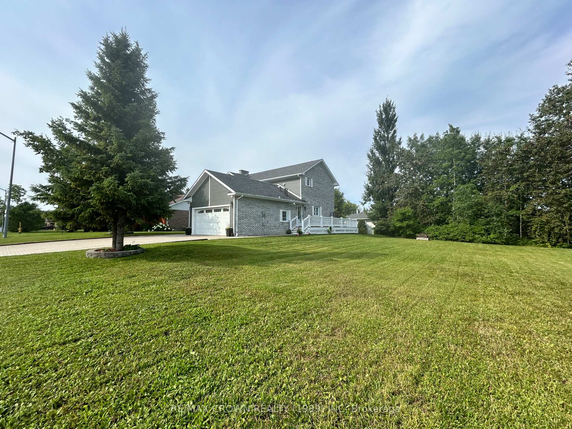 Photo 2 of 96-98 Progress Crescent, Kapuskasing — HOMEH
