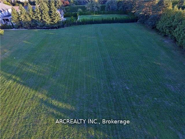 Photo of 655 Woodland Acres Crescent