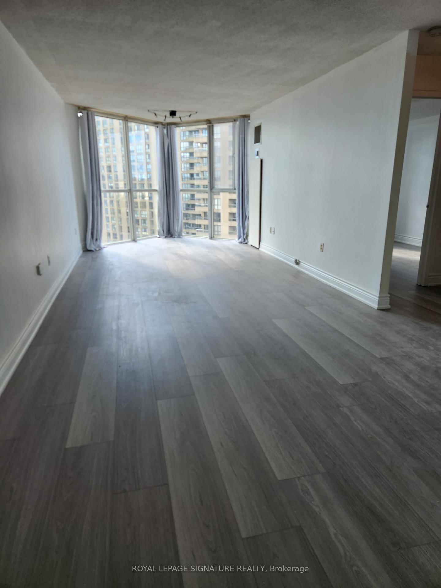 Photo 8 of Unit 1103, 5 Concorde Place, North York, Banbury-Don Mills — HOMEH