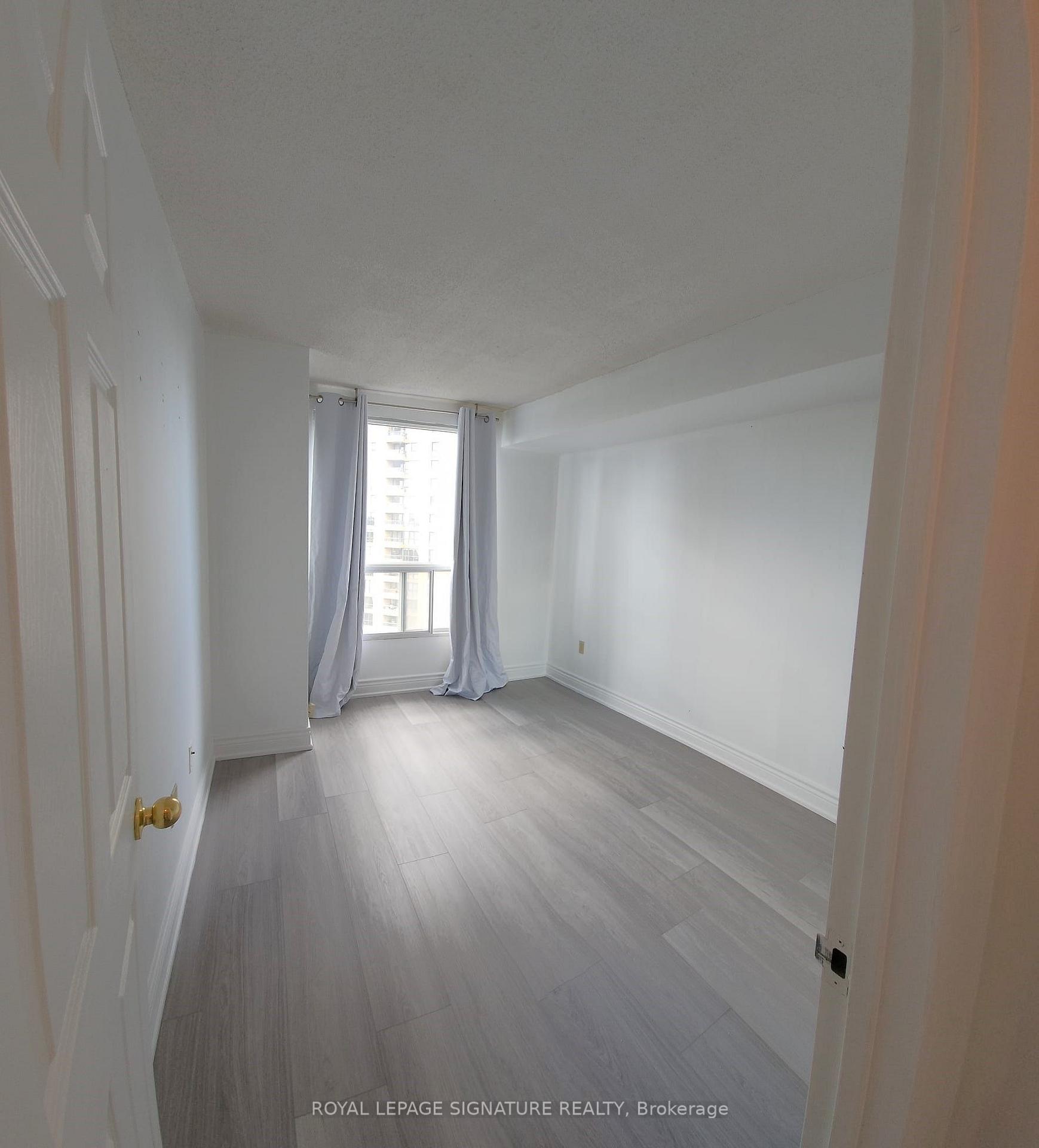 Photo 10 of Unit 1103, 5 Concorde Place, North York, Banbury-Don Mills — HOMEH