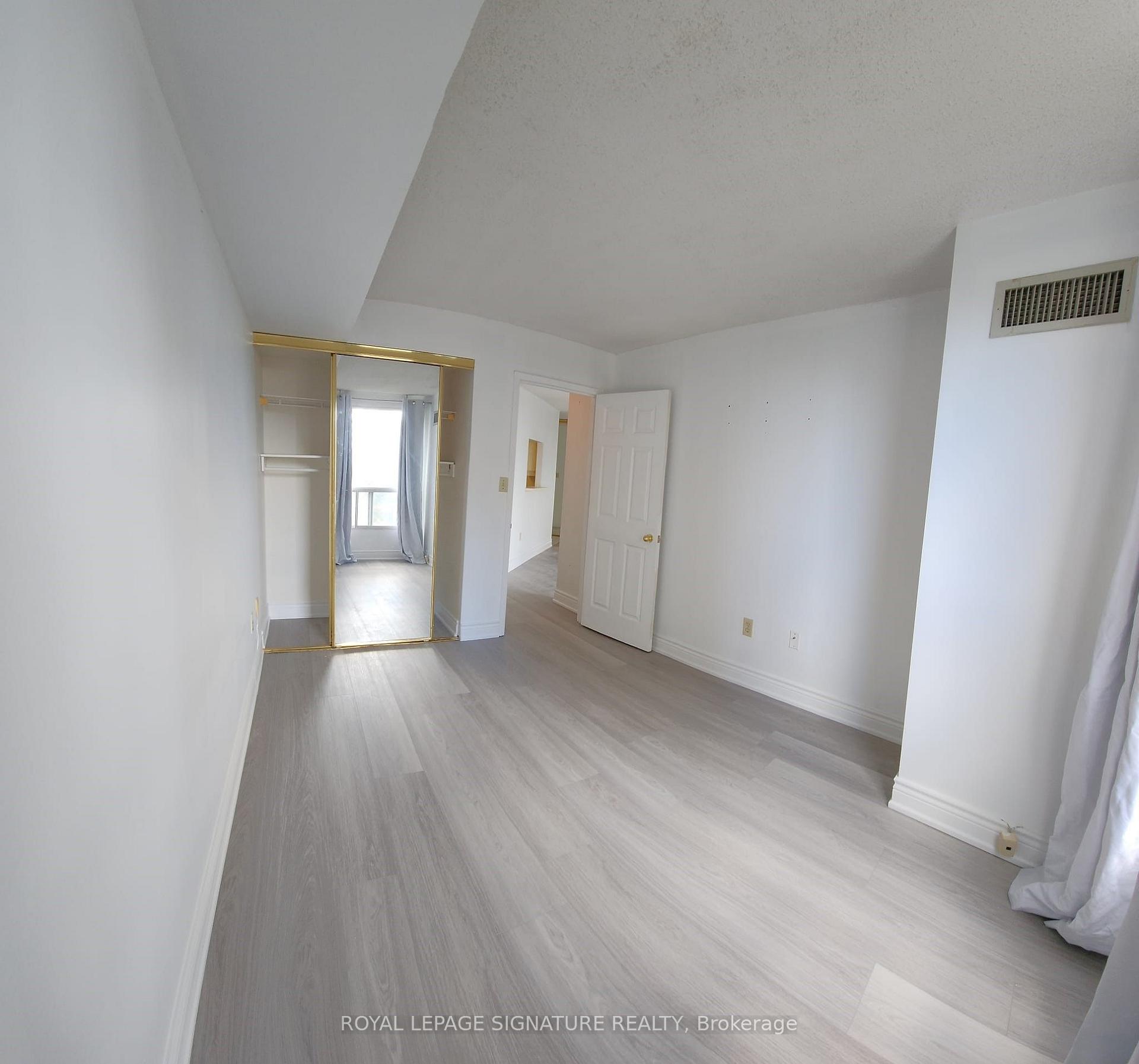 Photo 11 of Unit 1103, 5 Concorde Place, North York, Banbury-Don Mills — HOMEH