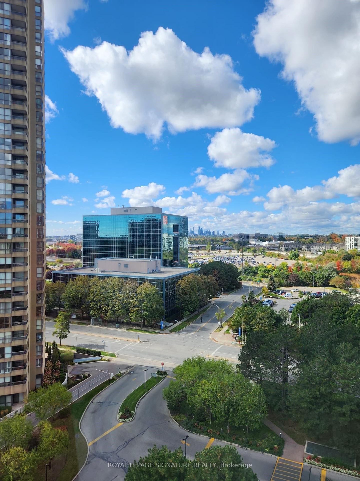Photo 15 of Unit 1103, 5 Concorde Place, North York, Banbury-Don Mills — HOMEH
