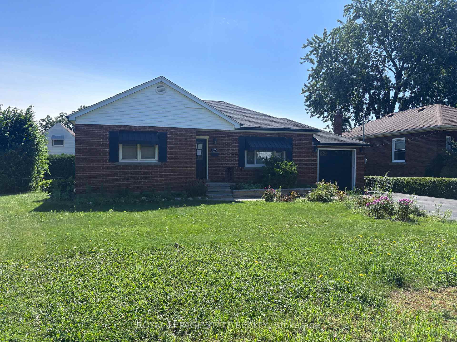 Photo 2 of 48 Mountain Avenue N, Hamilton, Stoney Creek — HOMEH