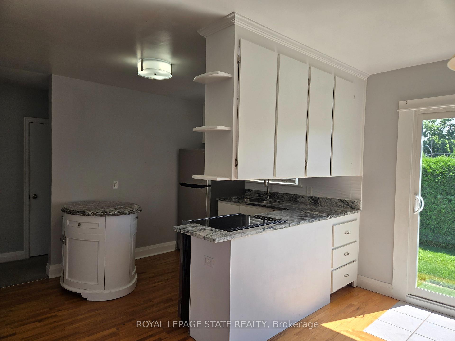 Photo 12 of 48 Mountain Avenue N, Hamilton, Stoney Creek — HOMEH
