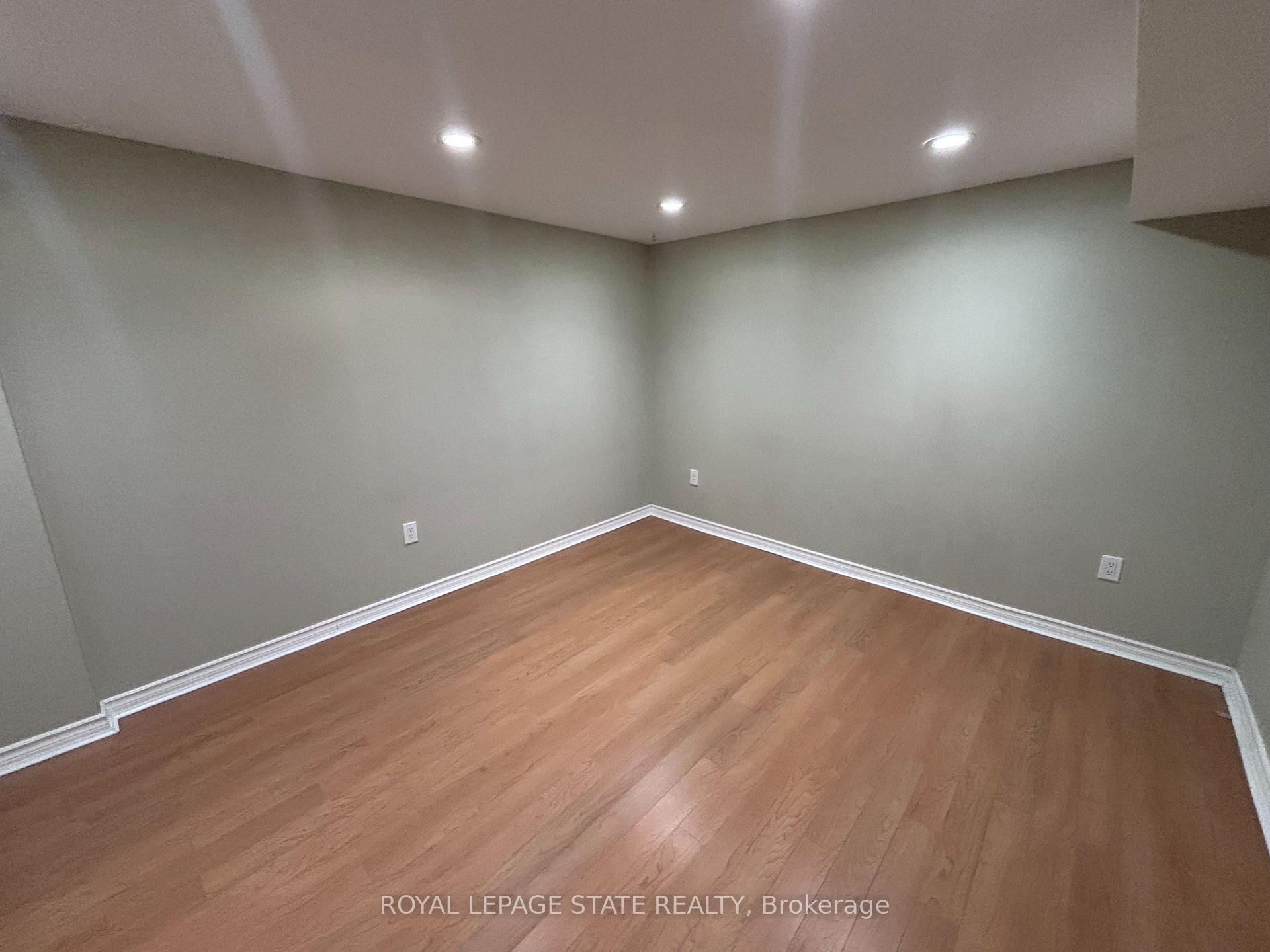 Photo 36 of 48 Mountain Avenue N, Hamilton, Stoney Creek — HOMEH