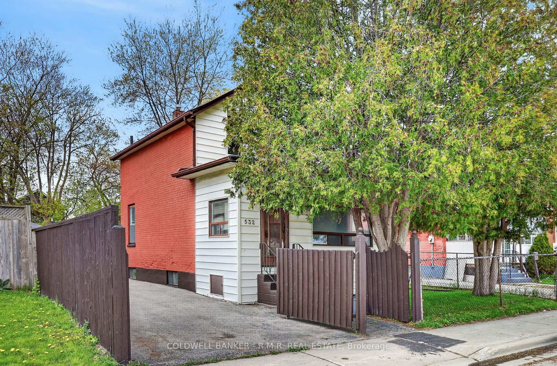 Photo 2 of 532 Front Street, Oshawa, Central — HOMEH