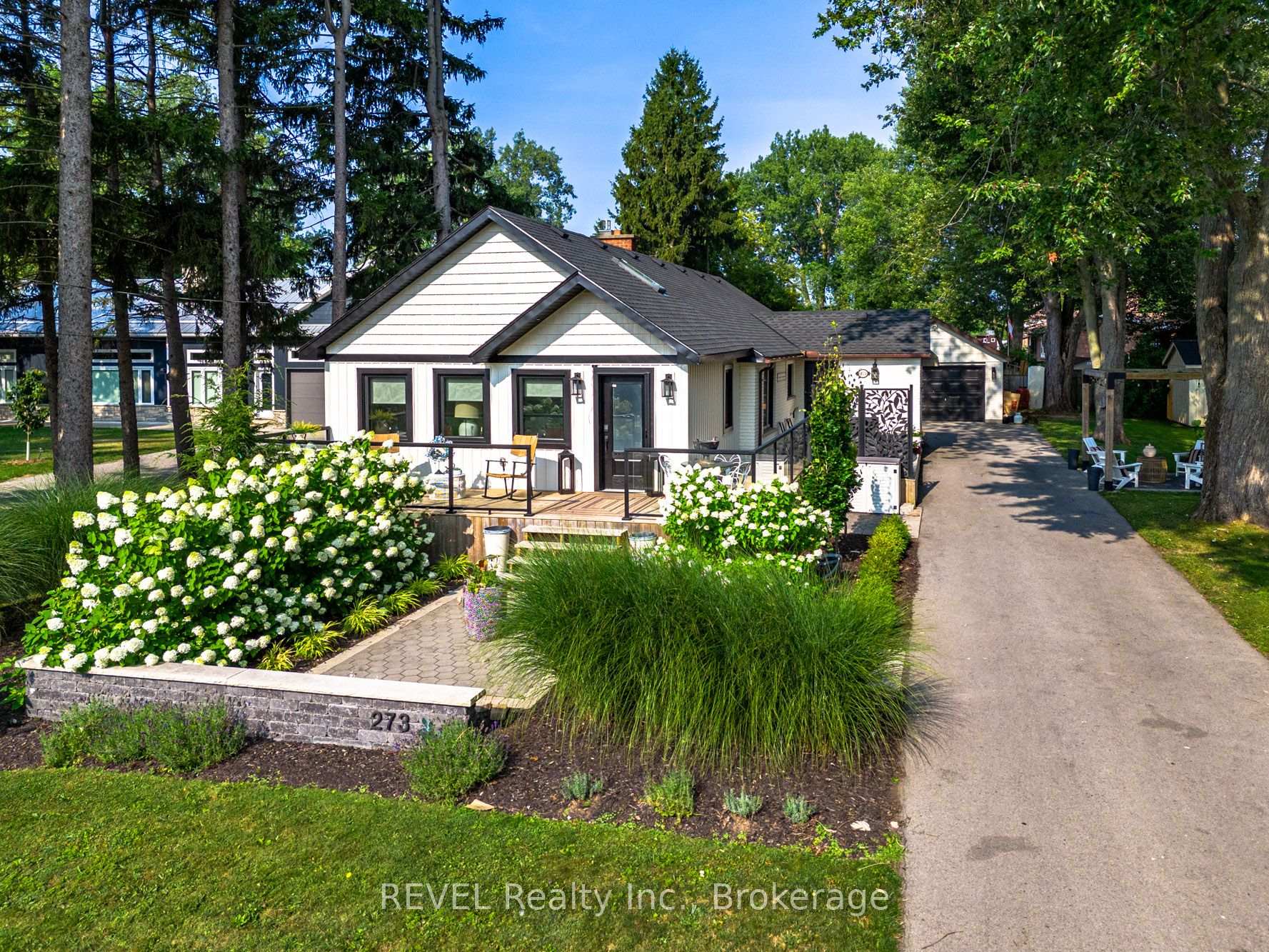 Front of 273 Prospect Point Road S