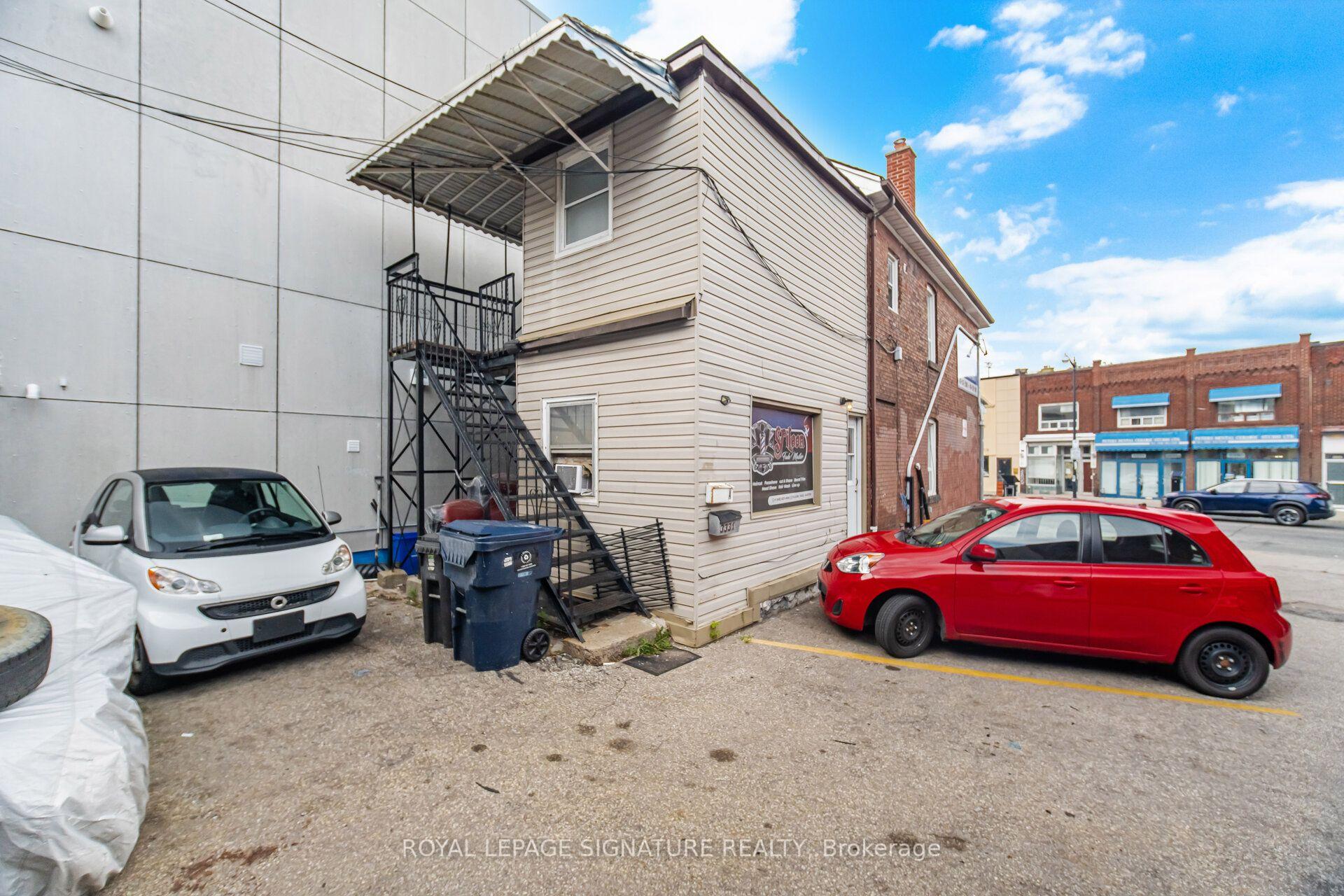 Front of 3331 Dundas Street W