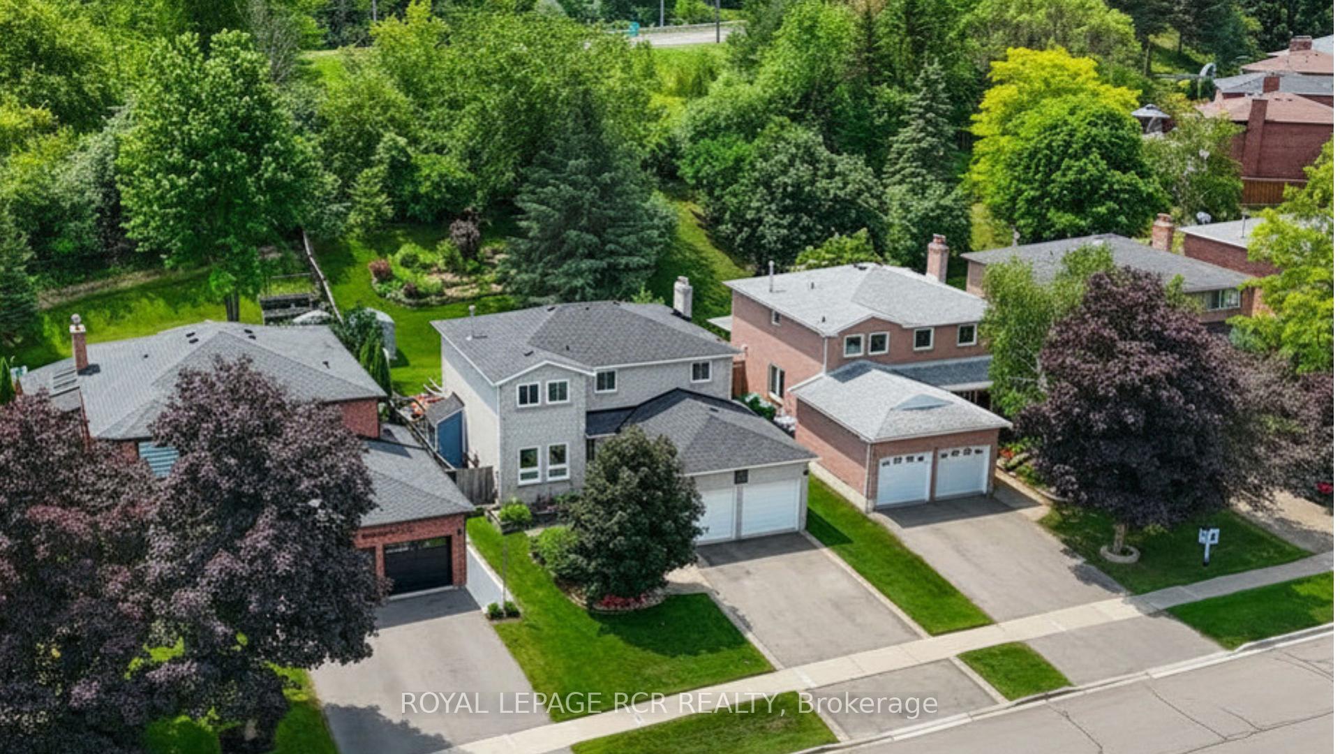 Photo 2 of 9 Doepath Way, Caledon, Bolton West — HOMEH