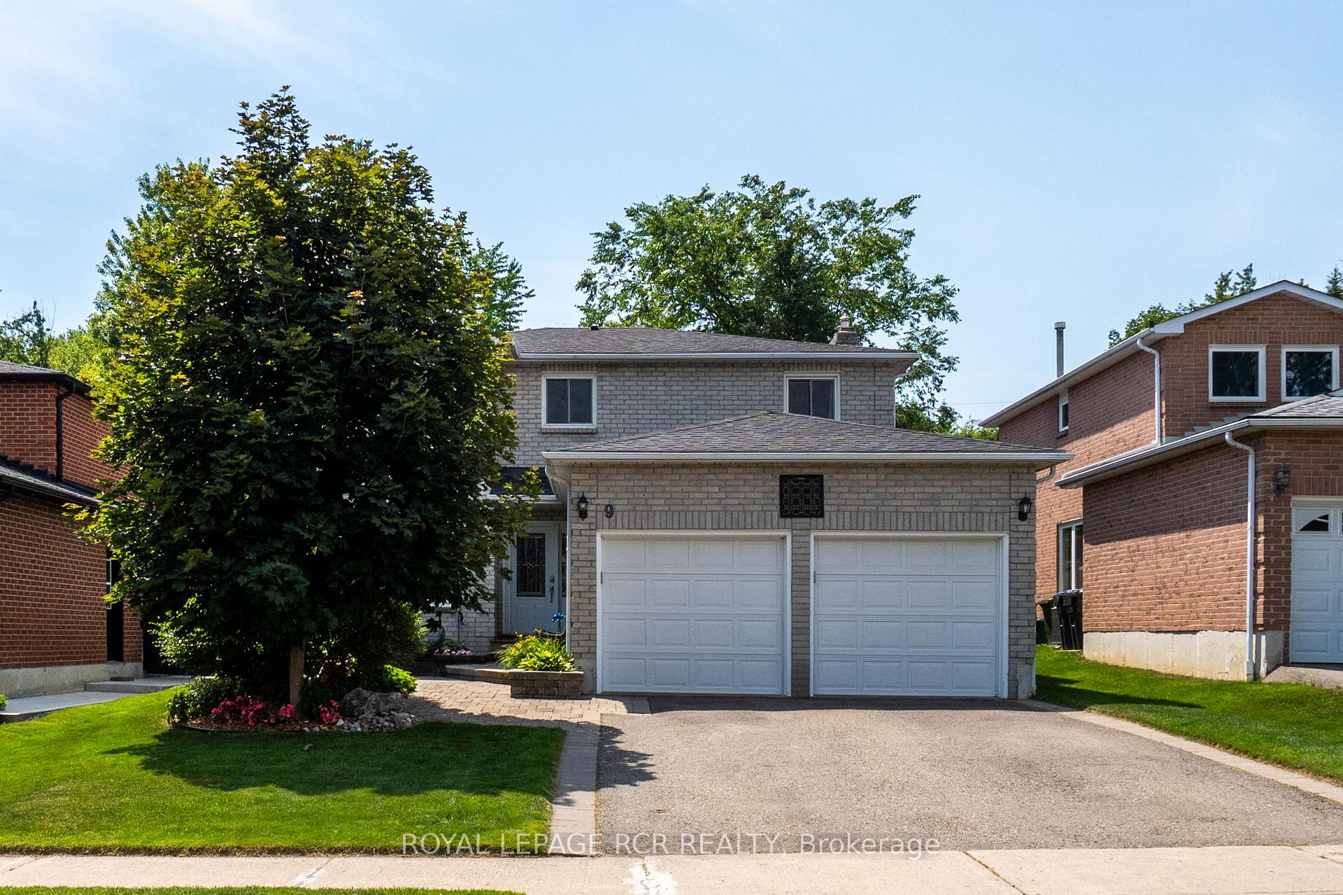 Photo 3 of 9 Doepath Way, Caledon, Bolton West — HOMEH