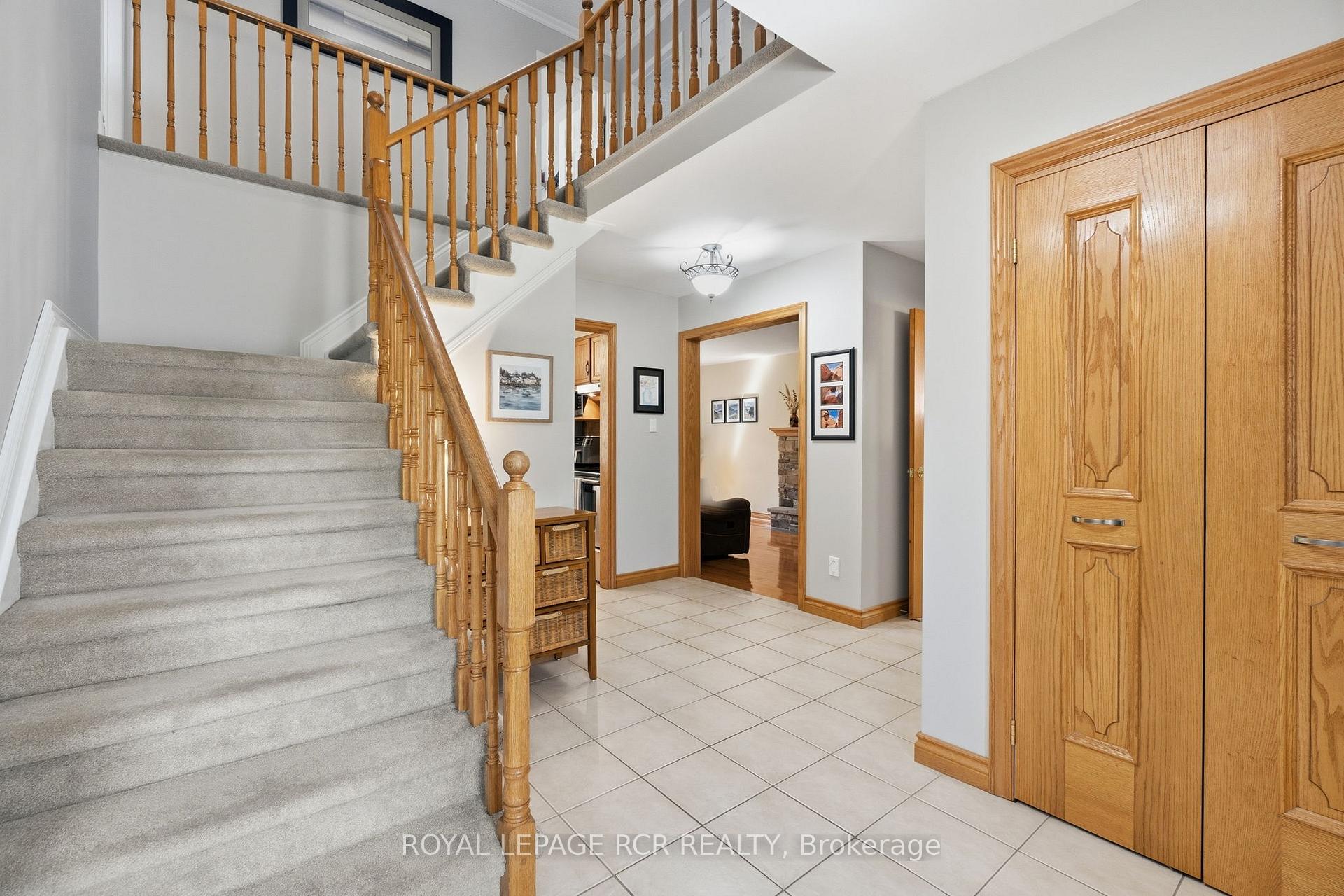 Photo 6 of 9 Doepath Way, Caledon, Bolton West — HOMEH