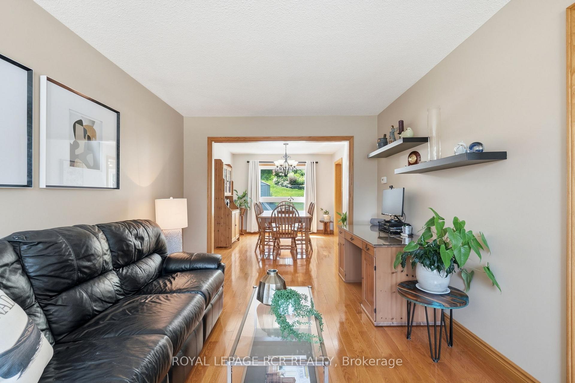 Photo 7 of 9 Doepath Way, Caledon, Bolton West — HOMEH
