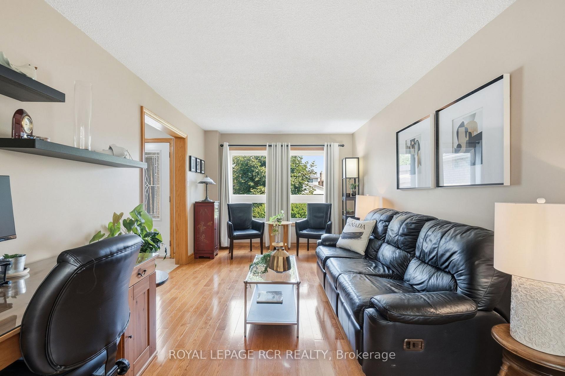 Photo 8 of 9 Doepath Way, Caledon, Bolton West — HOMEH