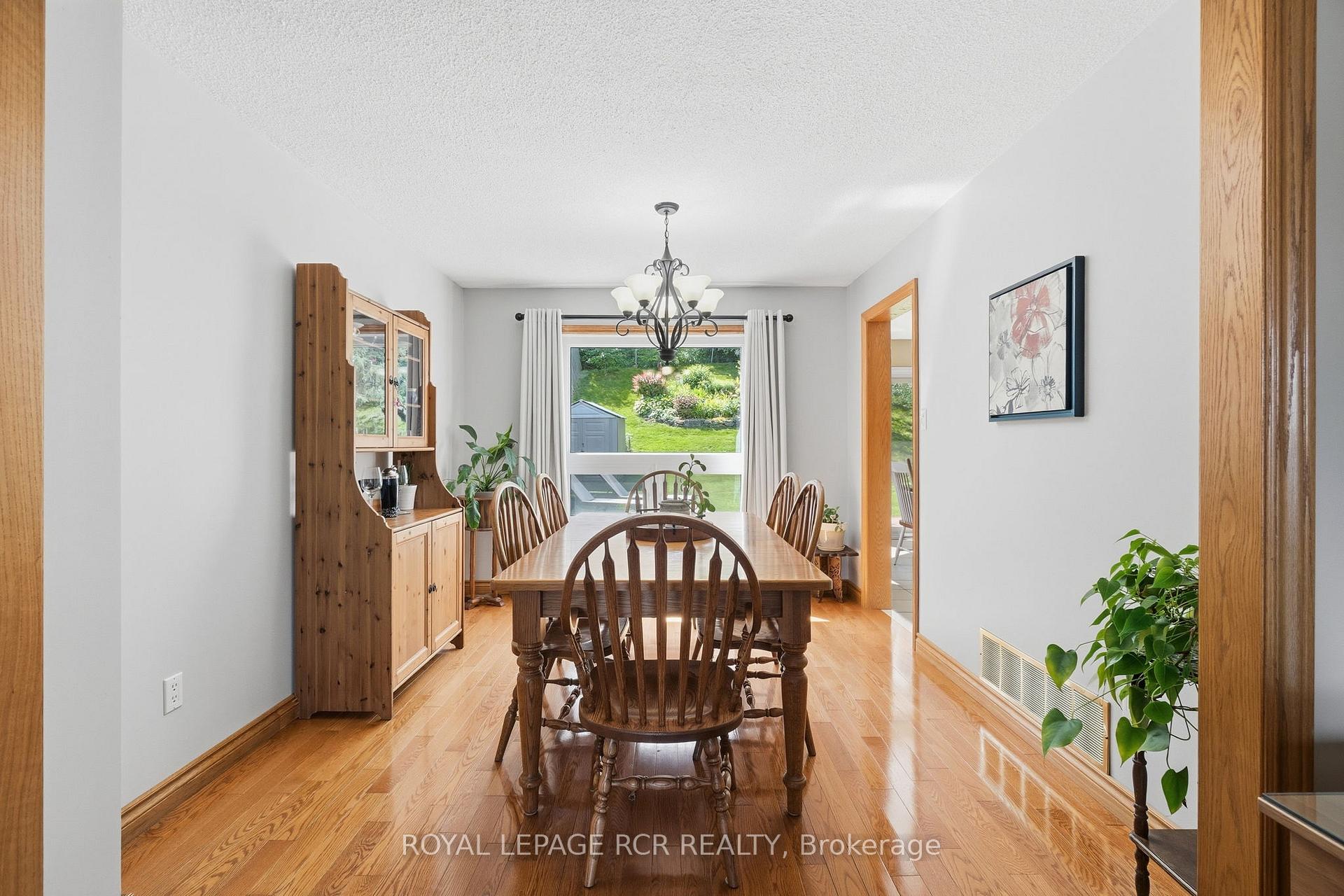 Photo 9 of 9 Doepath Way, Caledon, Bolton West — HOMEH