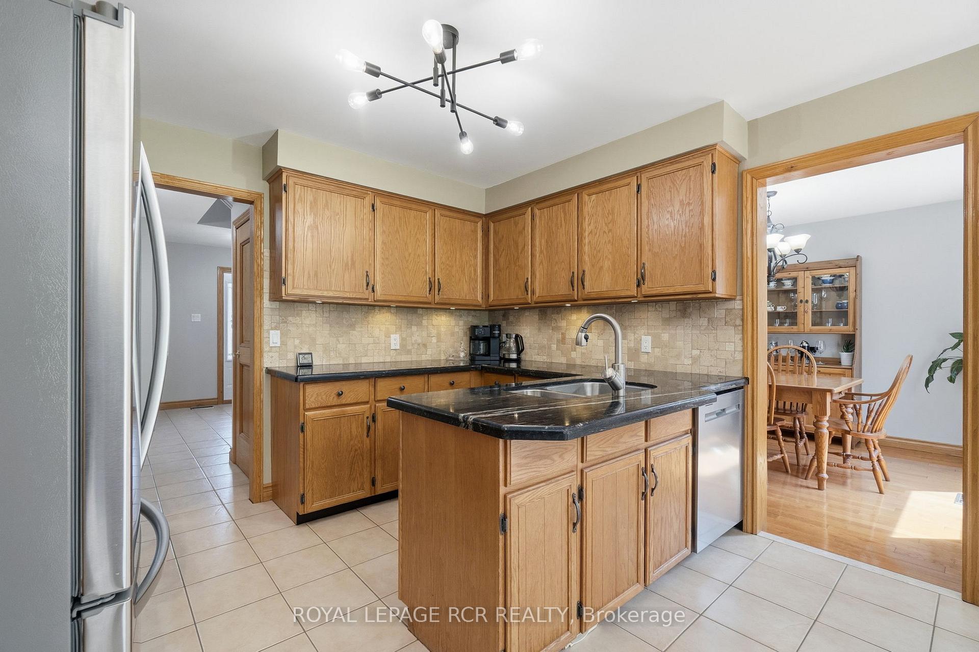 Photo 12 of 9 Doepath Way, Caledon, Bolton West — HOMEH