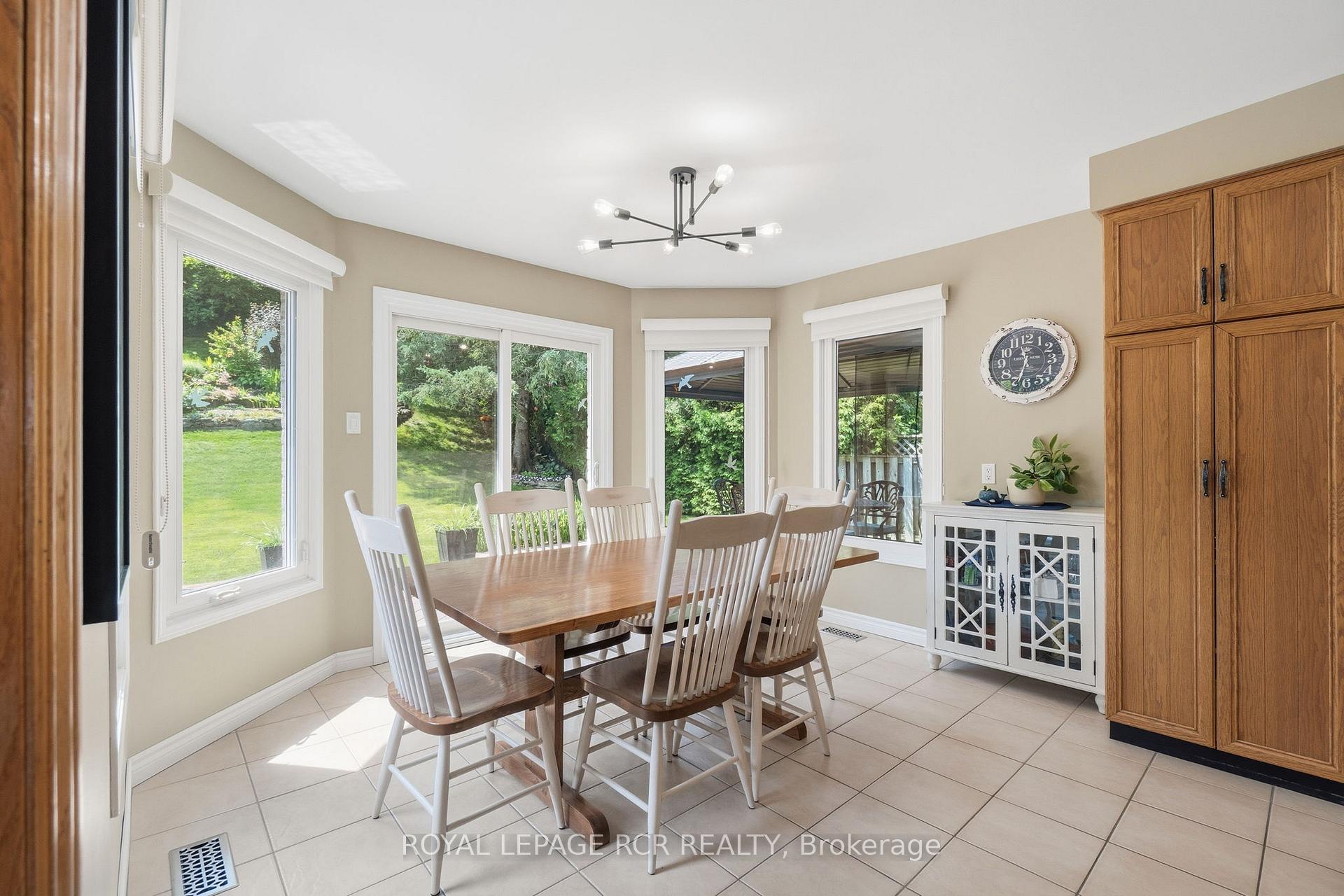 Photo 13 of 9 Doepath Way, Caledon, Bolton West — HOMEH