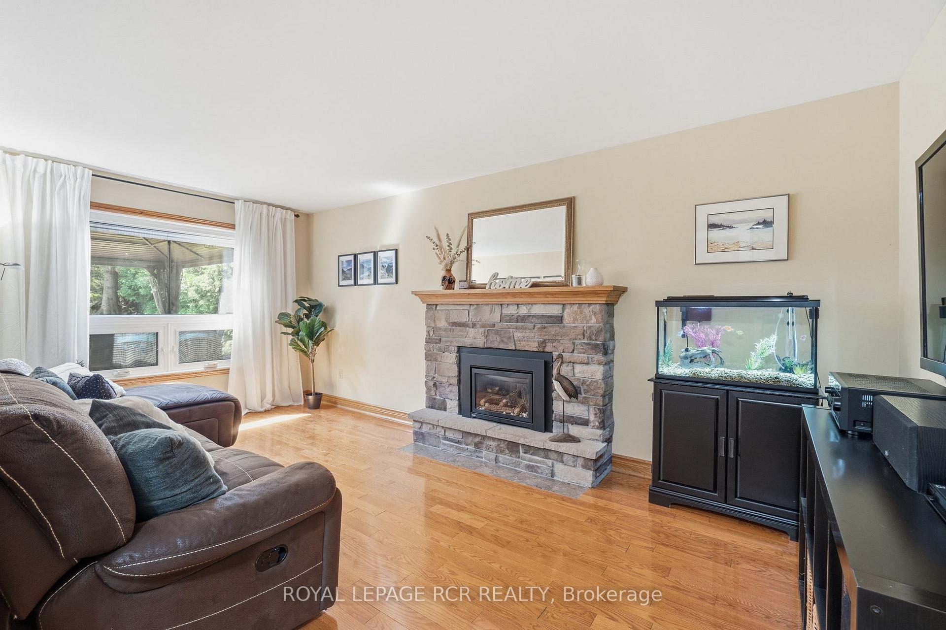 Photo 14 of 9 Doepath Way, Caledon, Bolton West — HOMEH