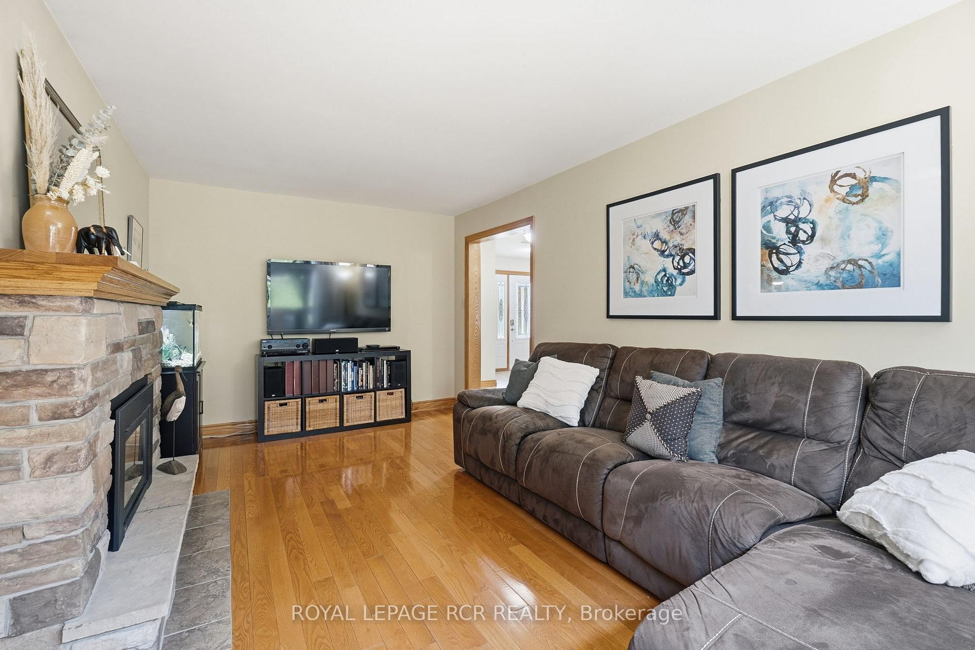 Photo 15 of 9 Doepath Way, Caledon, Bolton West — HOMEH