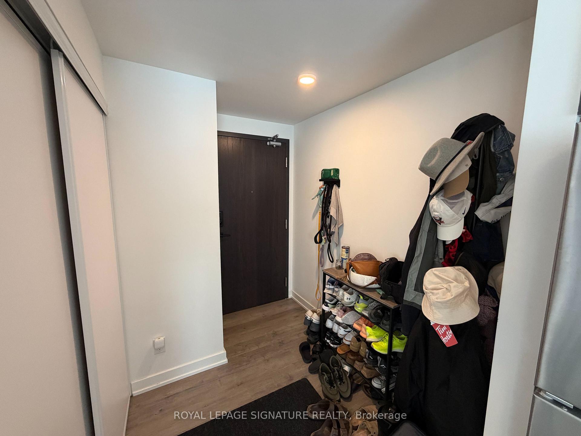 Photo 3 of Unit 810, 56 Lakeside Terrace, Barrie, Little Lake — HOMEH