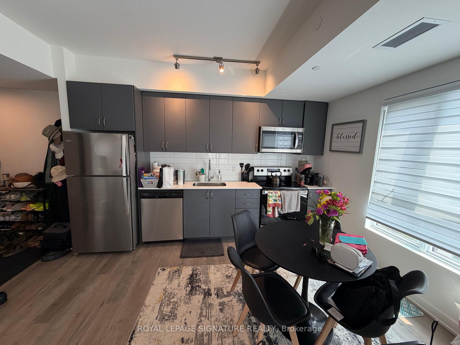 Photo 5 of Unit 810, 56 Lakeside Terrace, Barrie, Little Lake — HOMEH