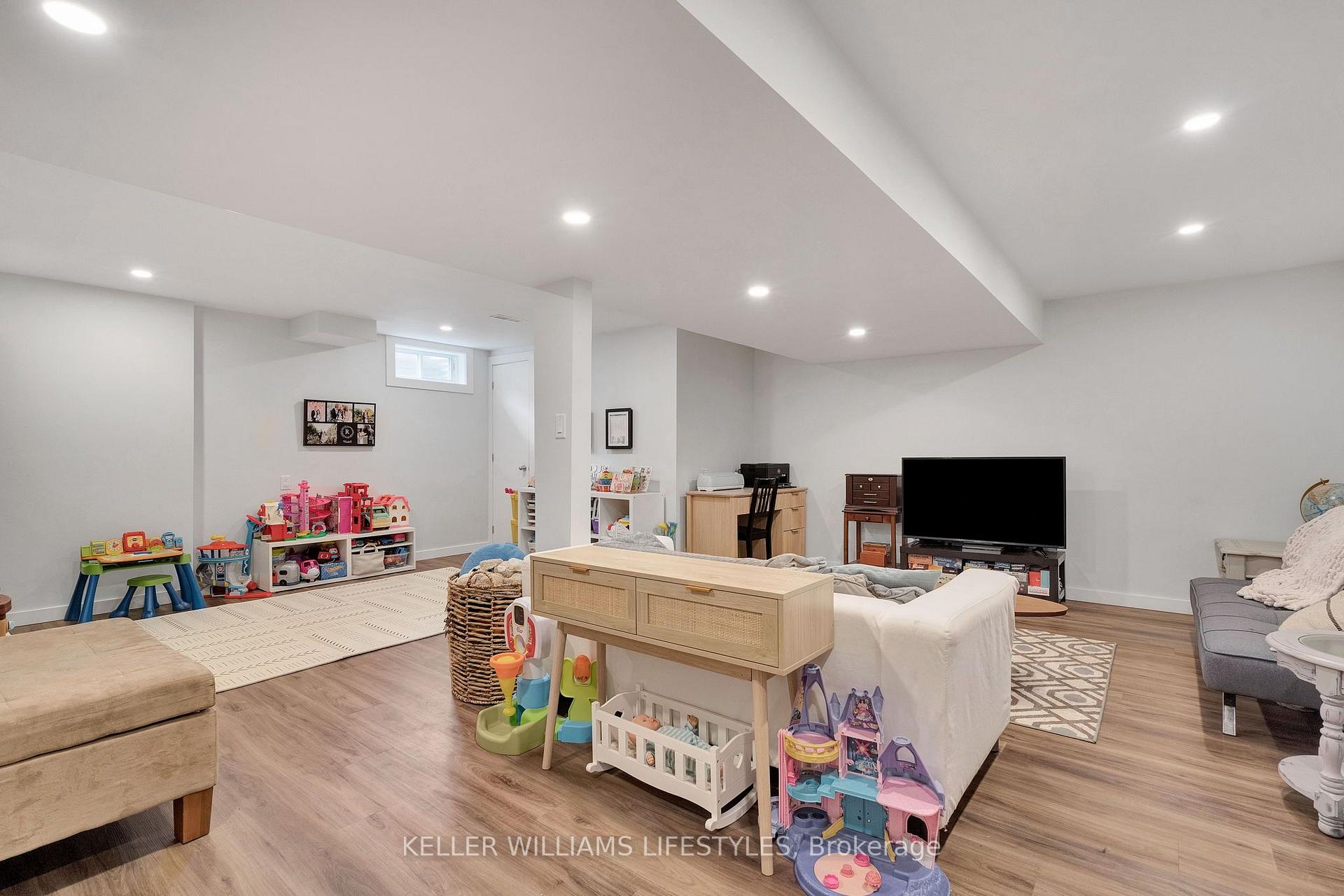 Photo 26 of 41 Scotchmere Crescent, London, South X — HOMEH