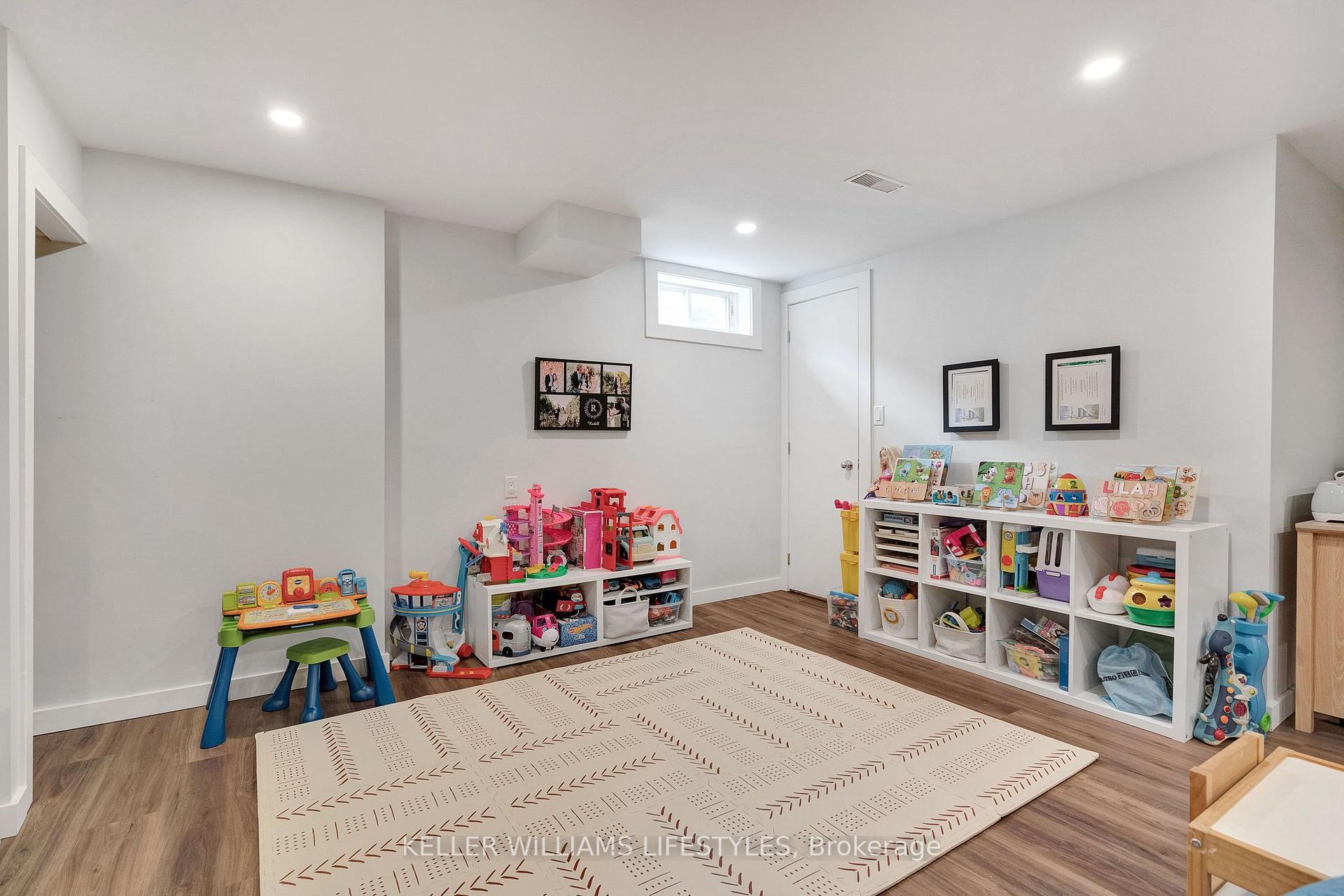 Photo 29 of 41 Scotchmere Crescent, London, South X — HOMEH