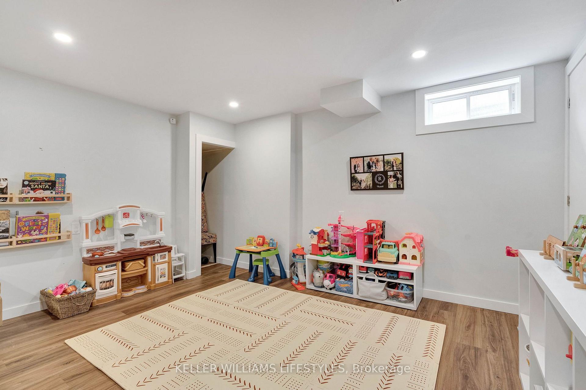 Photo 30 of 41 Scotchmere Crescent, London, South X — HOMEH