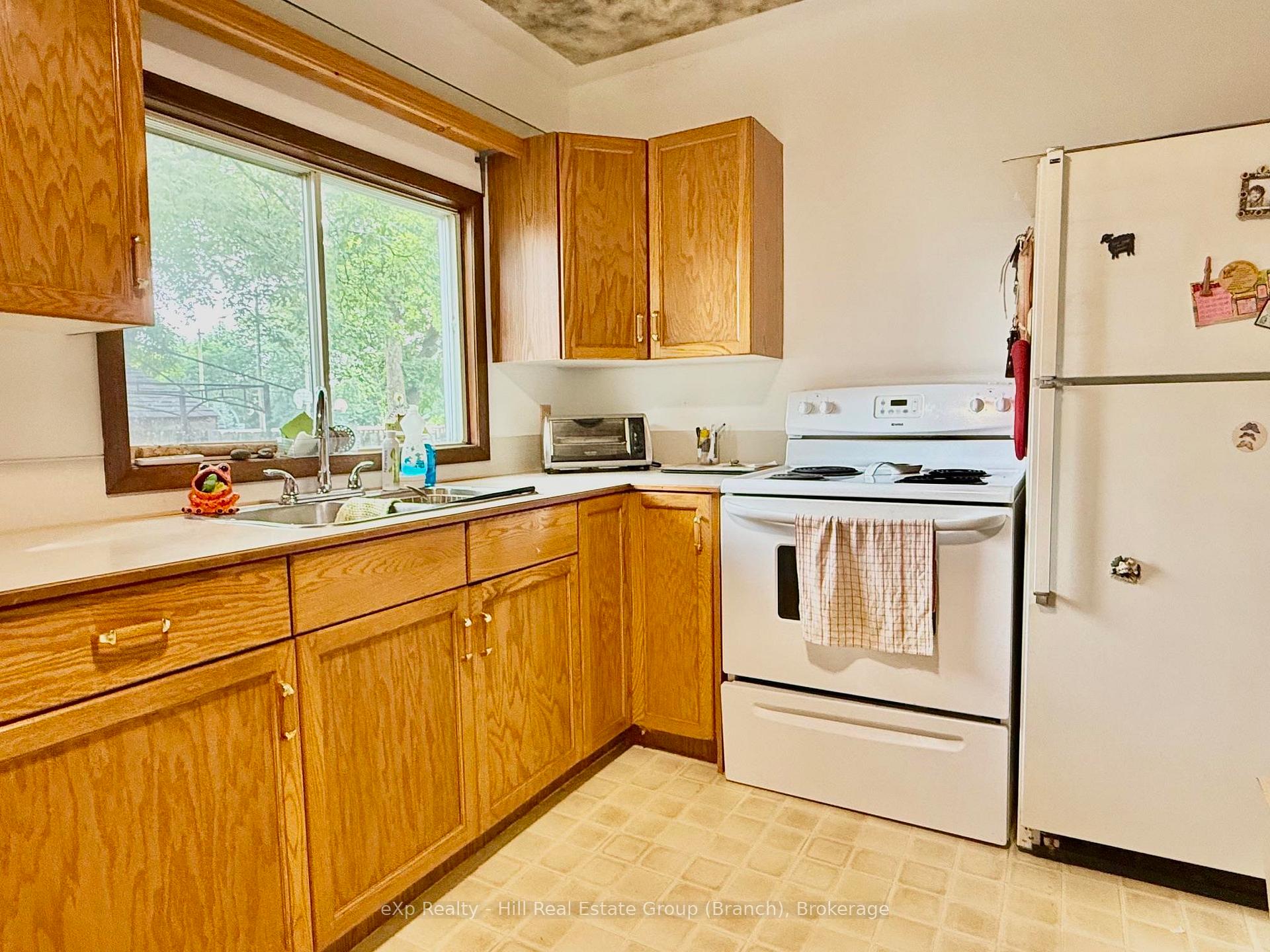 Photo 13 of 446 Vickers Street N, Thunder Bay, McKeller Park — HOMEH