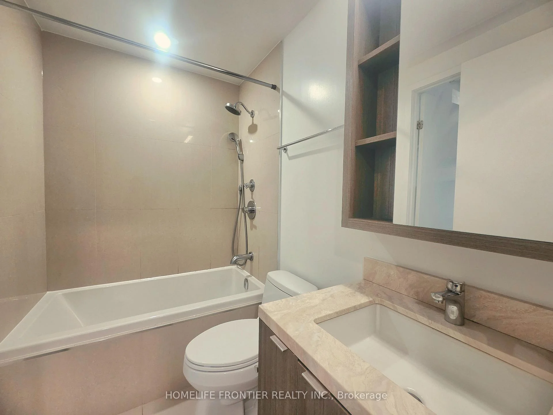 Photo 9 of Unit 705, 115 Blue Jays Way, Toronto, Waterfront Communities — HOMEH