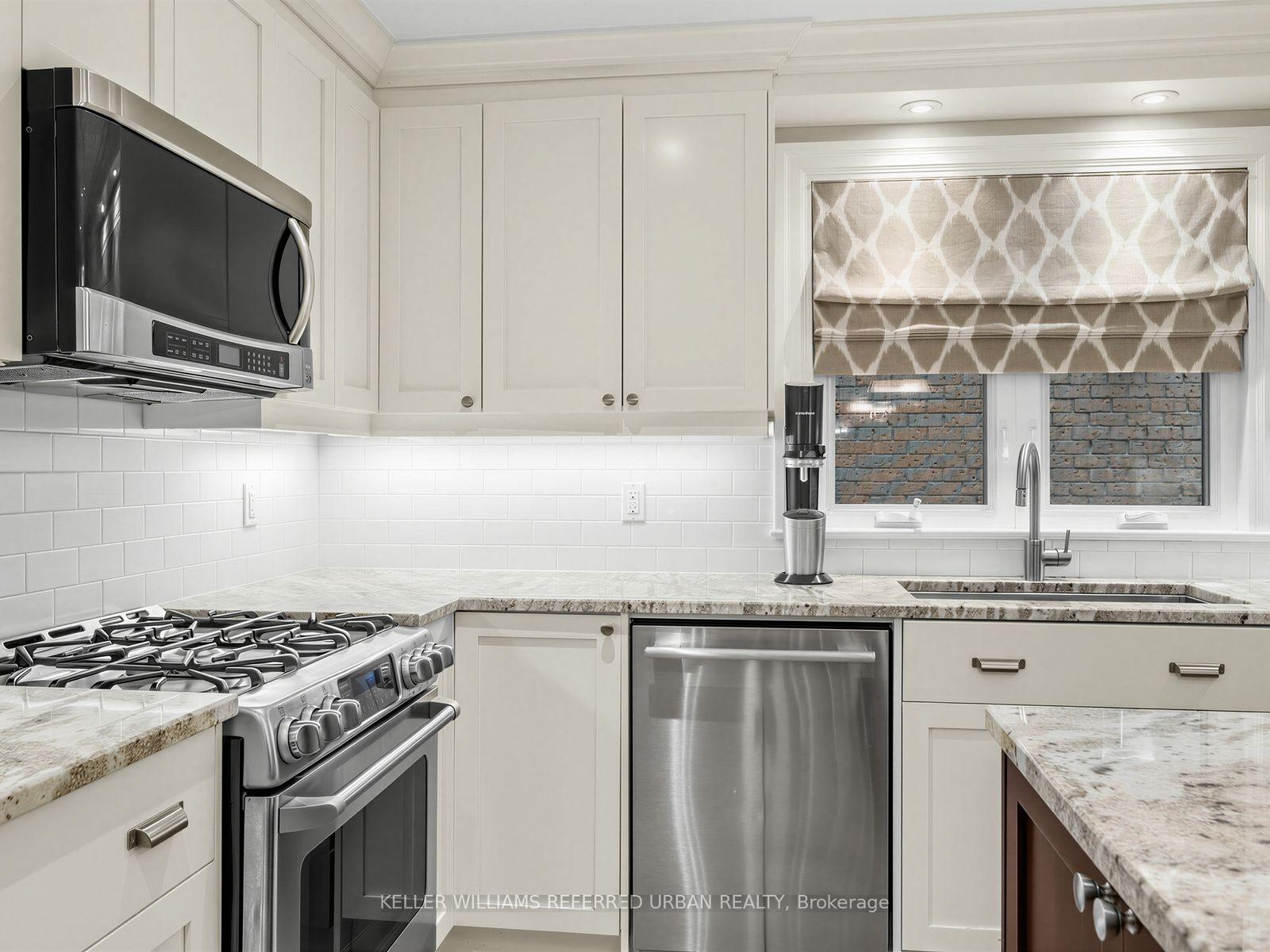 Photo 24 of 45 Fairholme Avenue, Toronto, Englemount-Lawrence — HOMEH