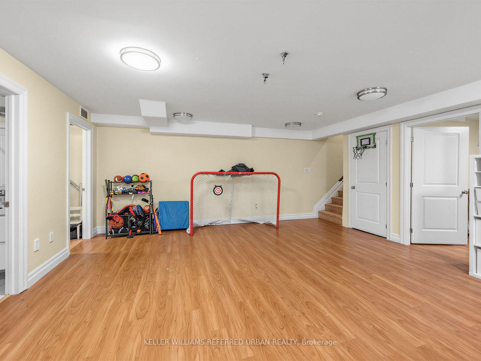 Photo 37 of 45 Fairholme Avenue, Toronto, Englemount-Lawrence — HOMEH