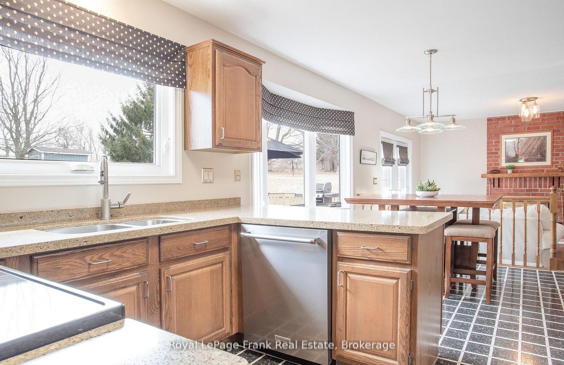 Photo 20 of 85 Ambleside Drive, Scugog, Rural Scugog — HOMEH