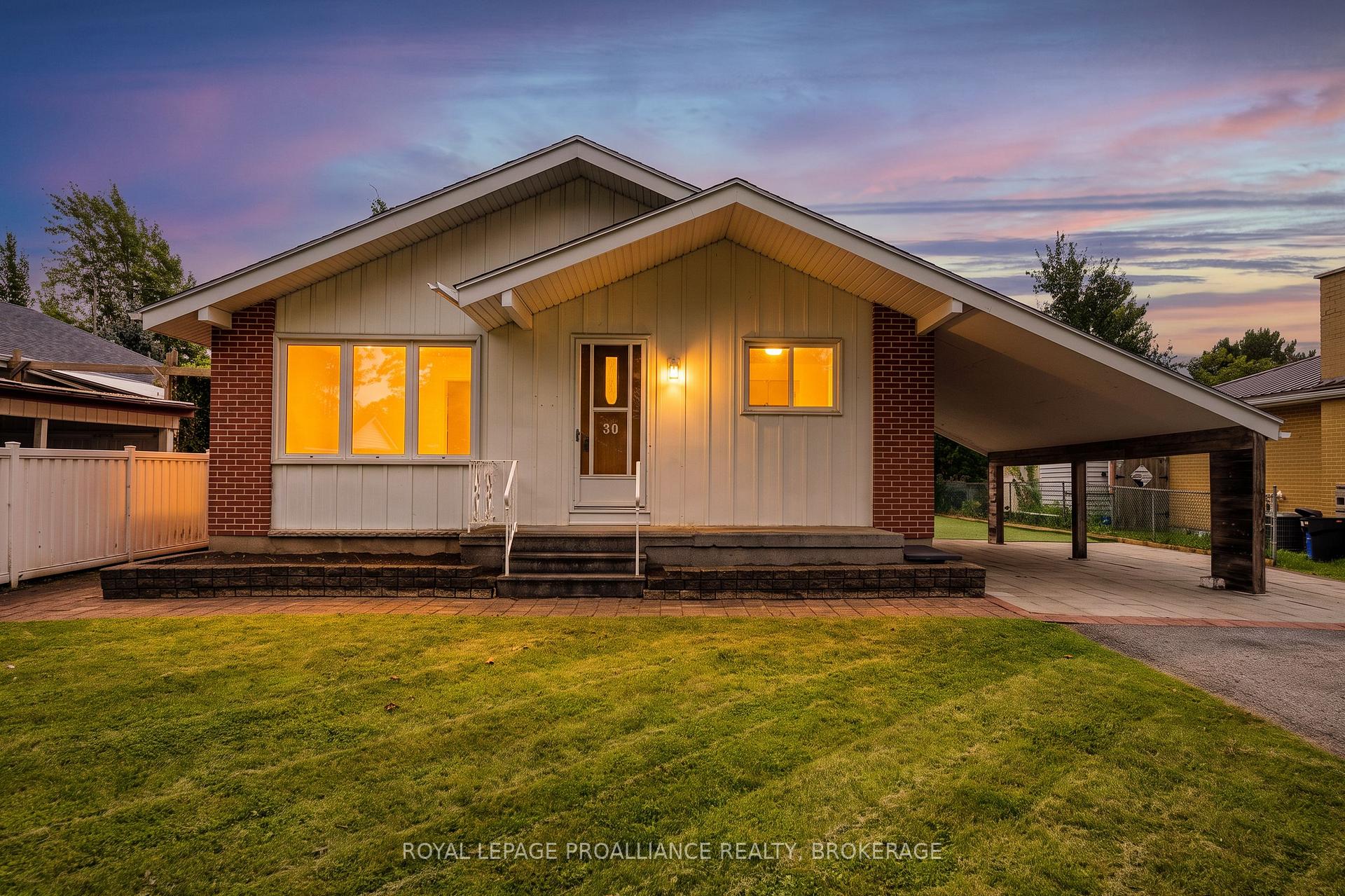 Photo 2 of 30 Mulcaster Street, Kingston, Central City West — HOMEH