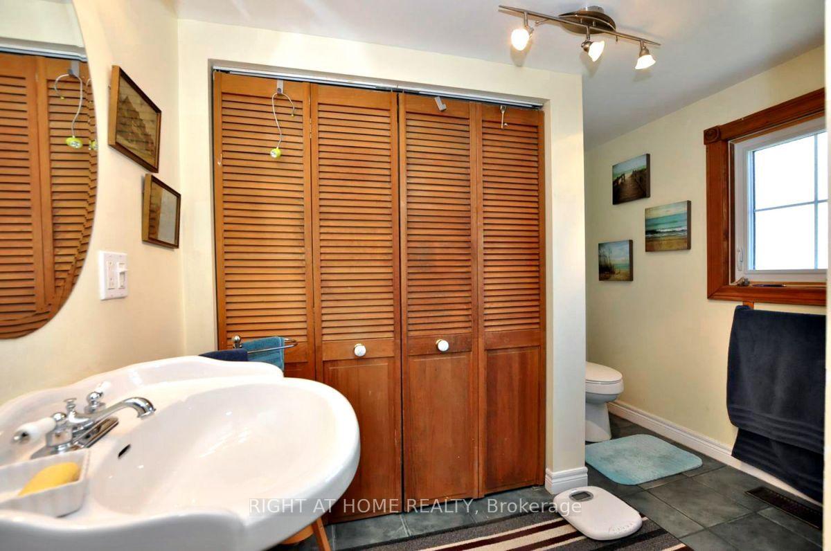 Photo 5 of Unit 2, 415 Lake Drive S, Georgina, Keswick South — HOMEH