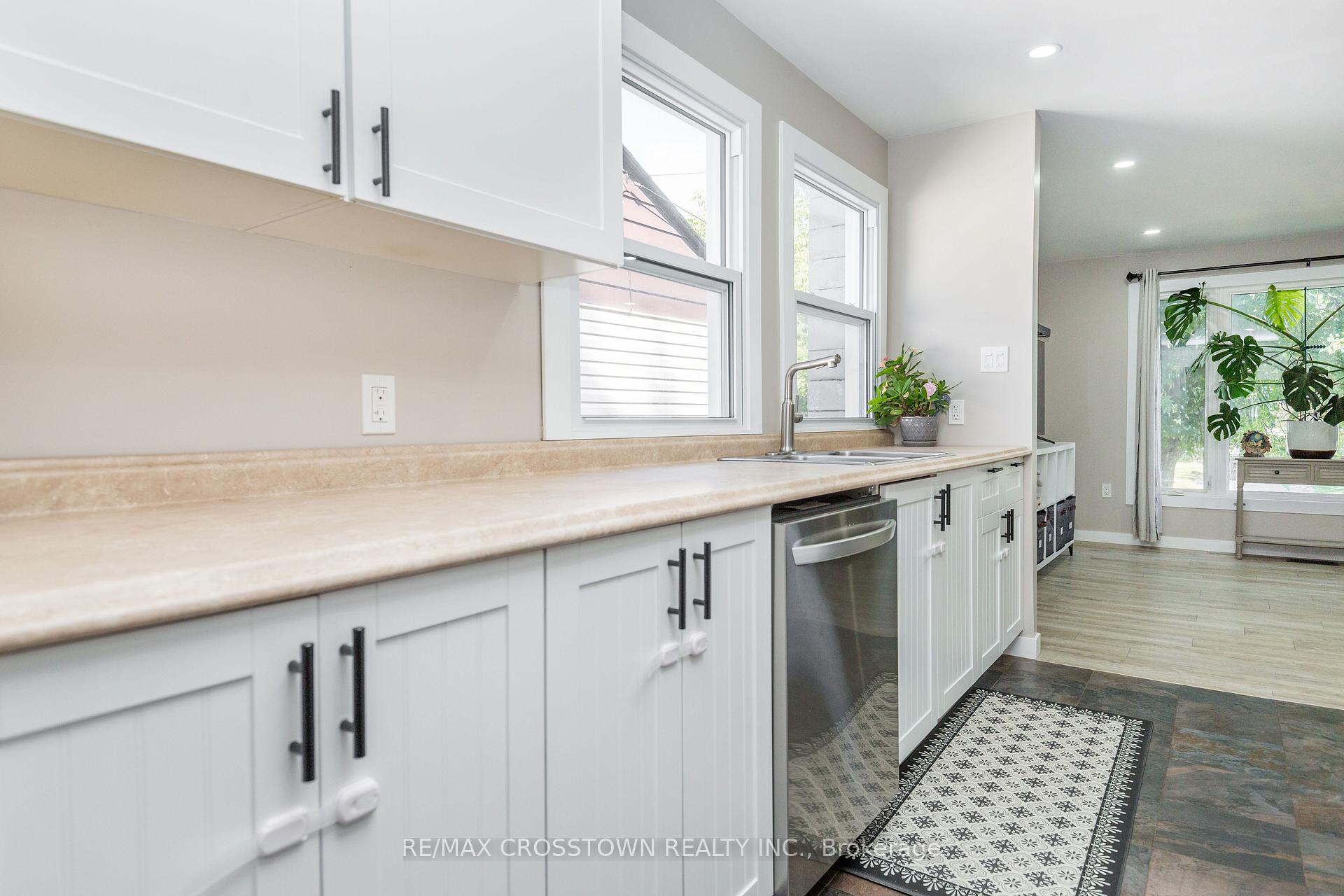 Photo 3 of 281 Elizabeth Street, Midland — HOMEH